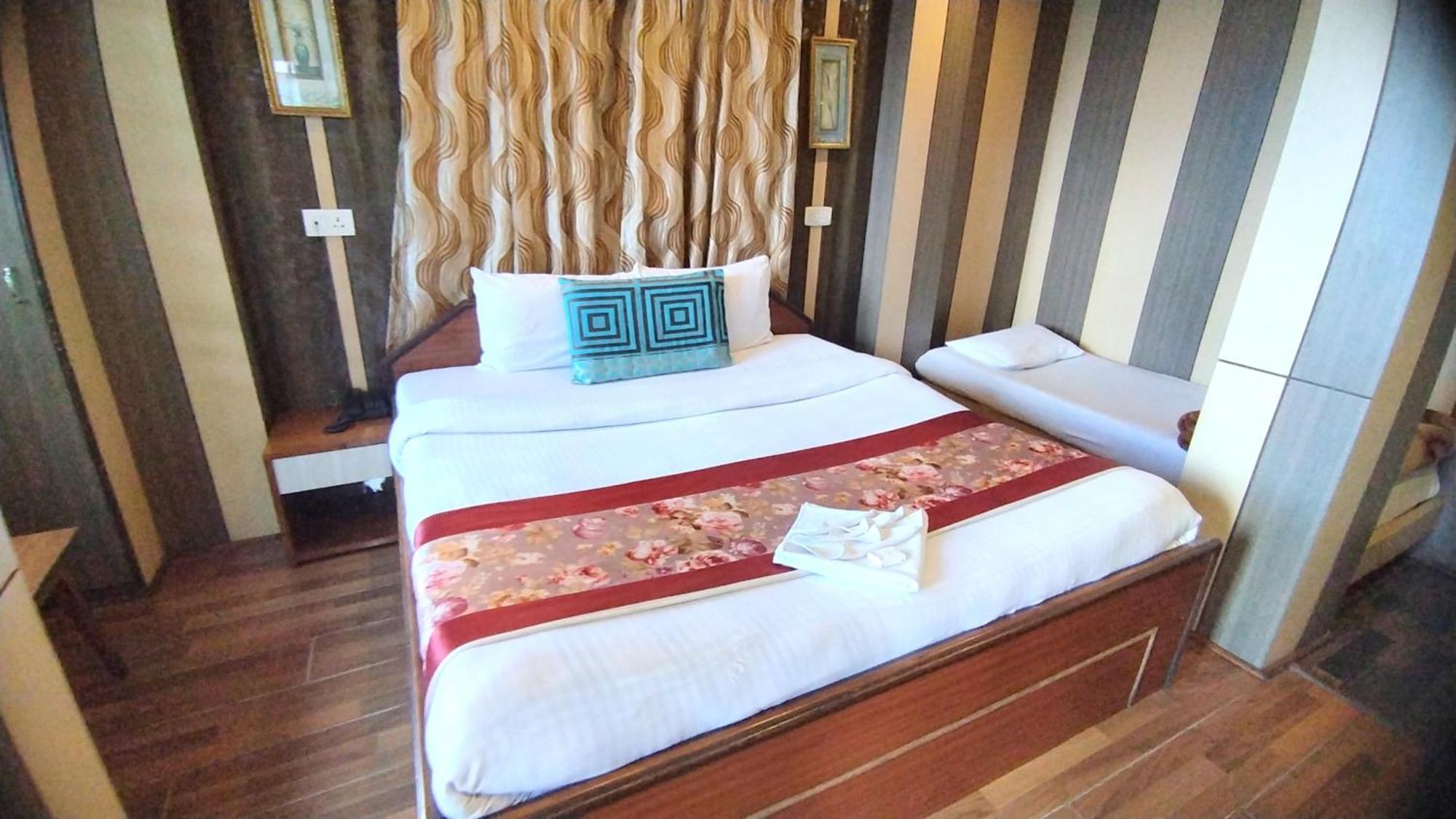 Guest house V Boot Broadway Mall Road Darjeeling - Restaurant - Perfect Location With A Luxury Collection *