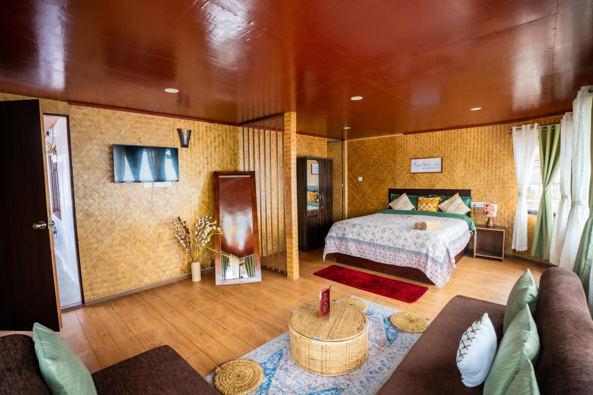 Monratino Himadrie -2 Mins Walk From Mall Road - Have Kanchenjunga Mountain View Bed & Breakfast *