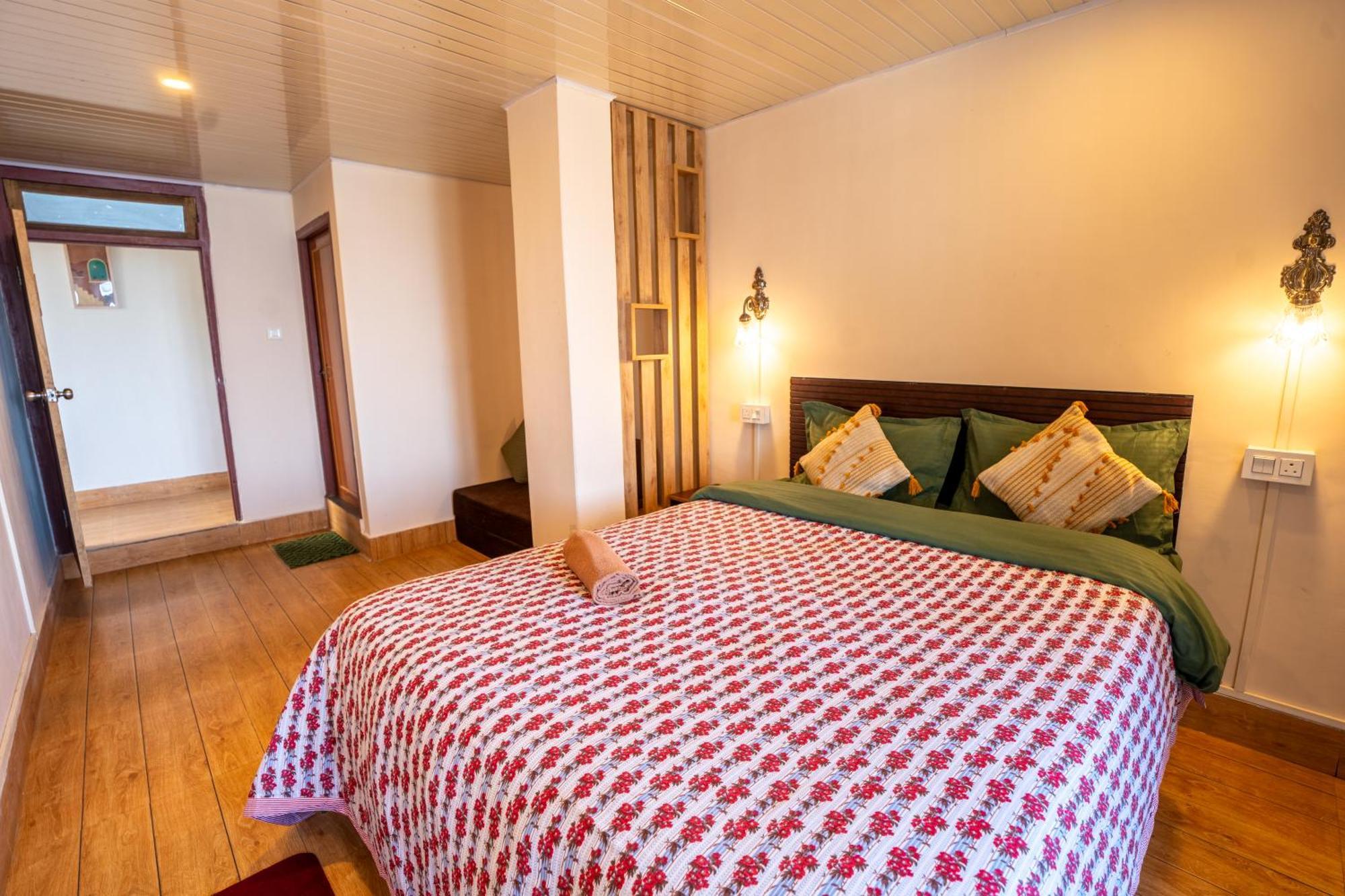 Monratino Himadrie -2 Mins Walk From Mall Road - Have Kanchenjunga Mountain View
