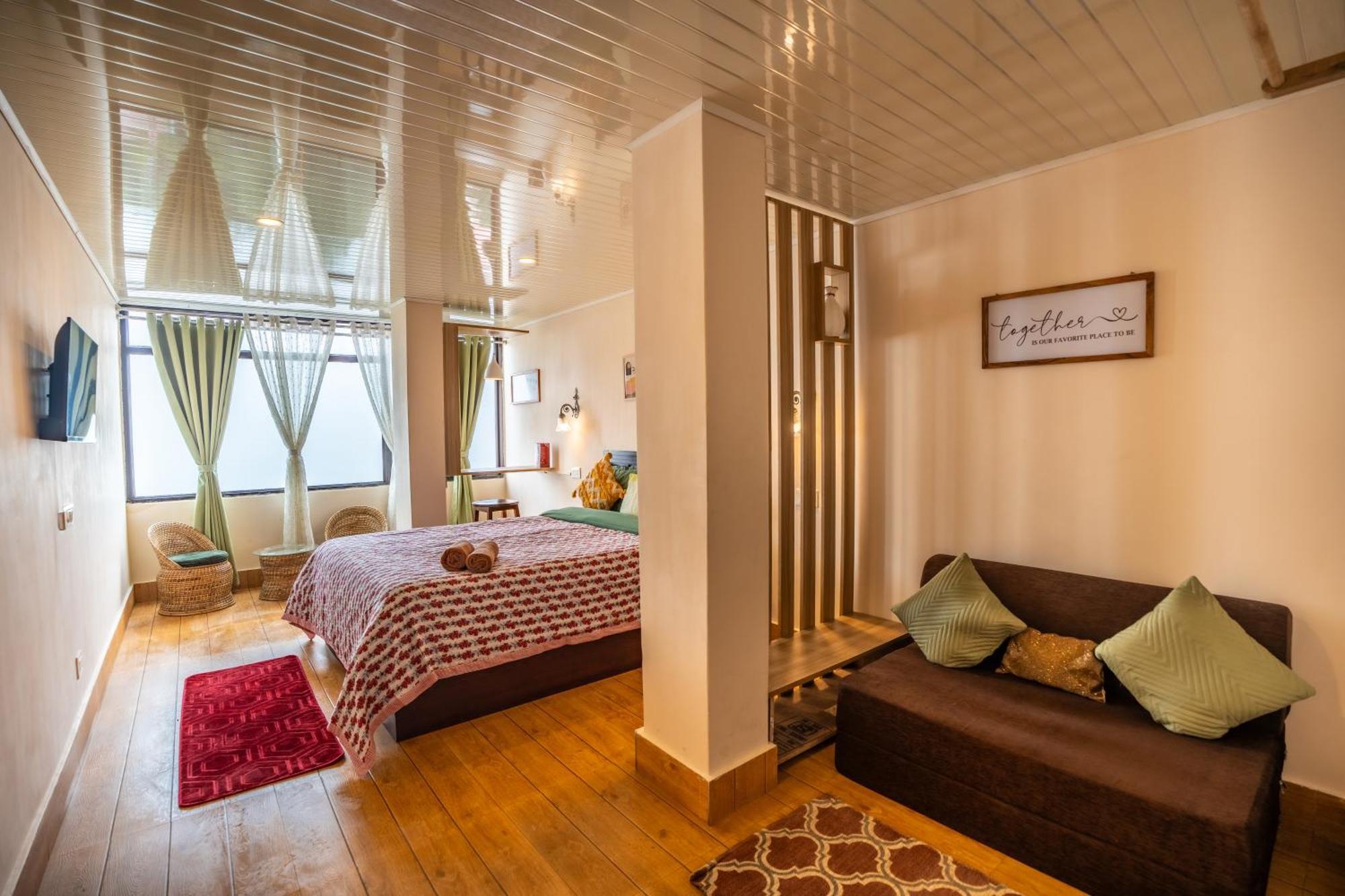 Monratino Himadrie -2 Mins Walk From Mall Road - Have Kanchenjunga Mountain View Bed & Breakfast