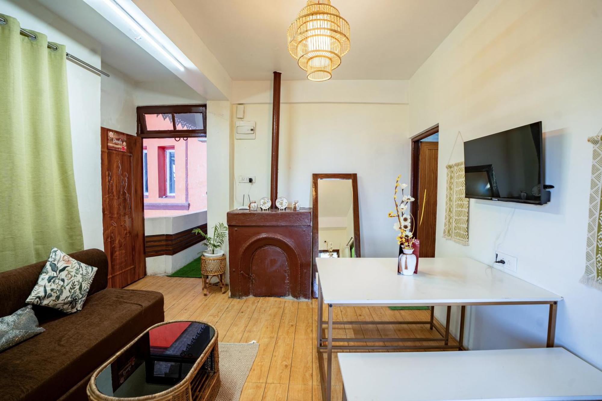 Monratino Himadrie -2 Mins Walk From Mall Road - Have Kanchenjunga Mountain View Bed & Breakfast
