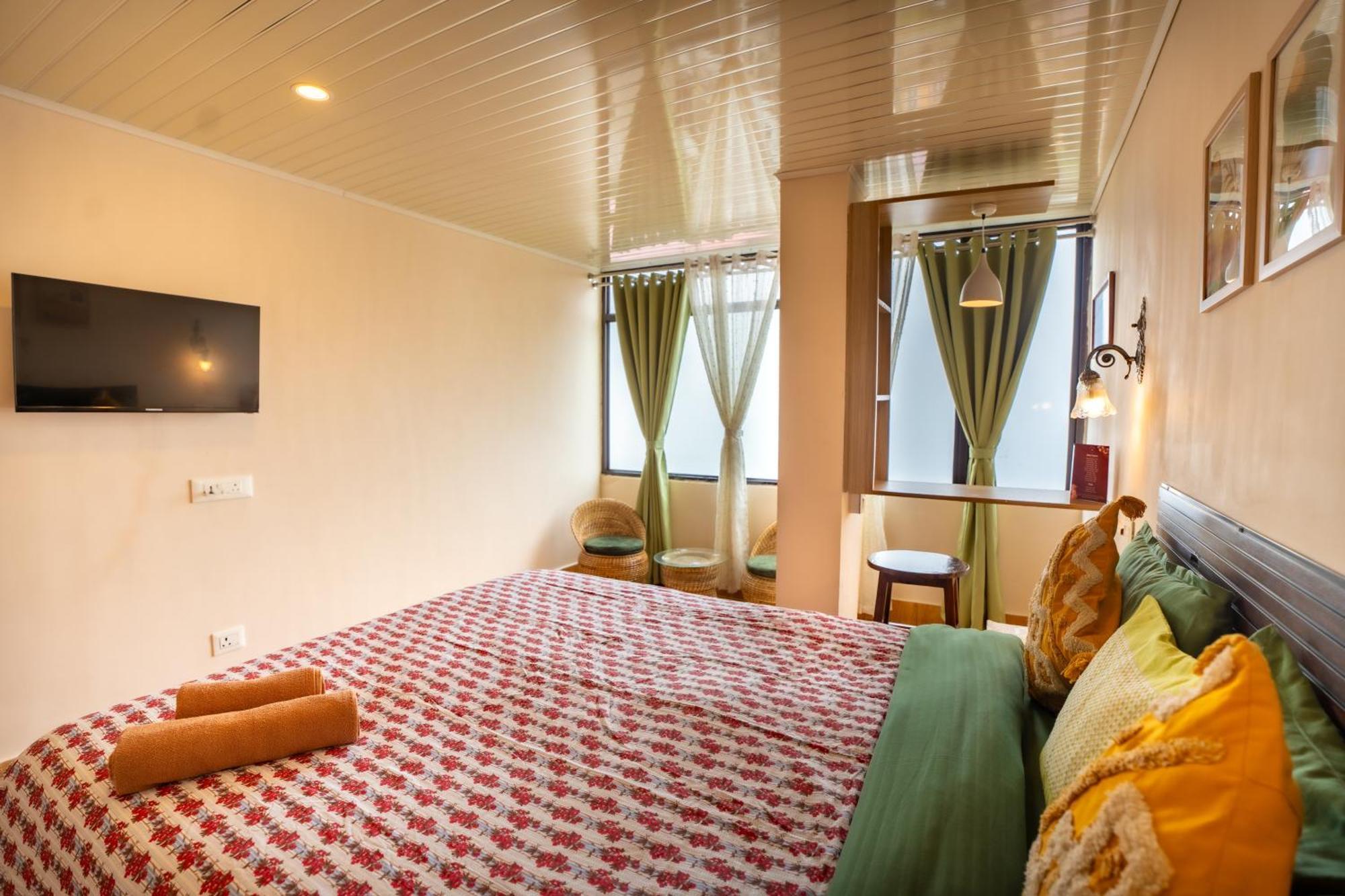 Monratino Himadrie -2 Mins Walk From Mall Road - Have Kanchenjunga Mountain View *