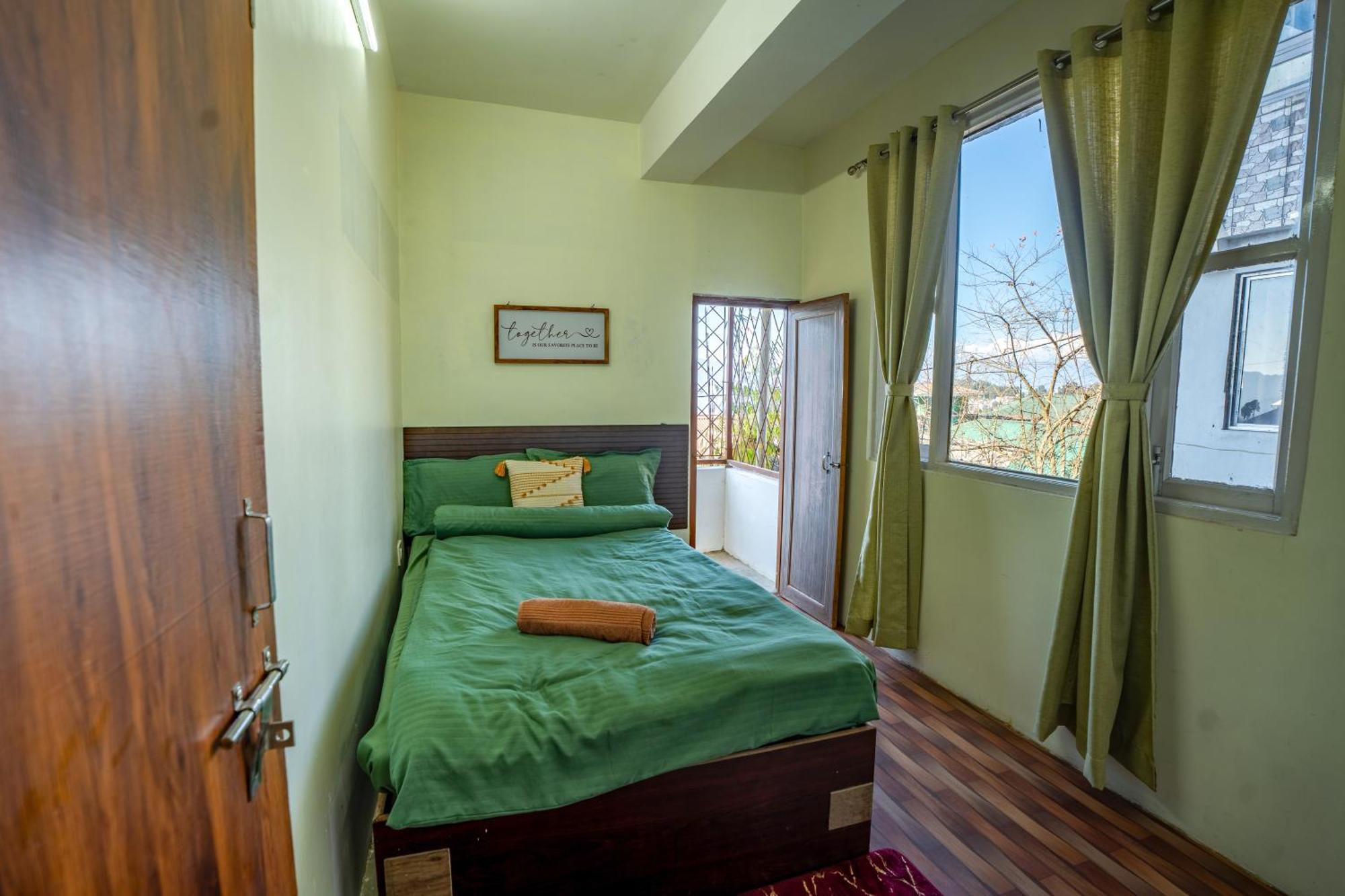 Monratino Himadrie -2 Mins Walk From Mall Road - Have Kanchenjunga Mountain View *