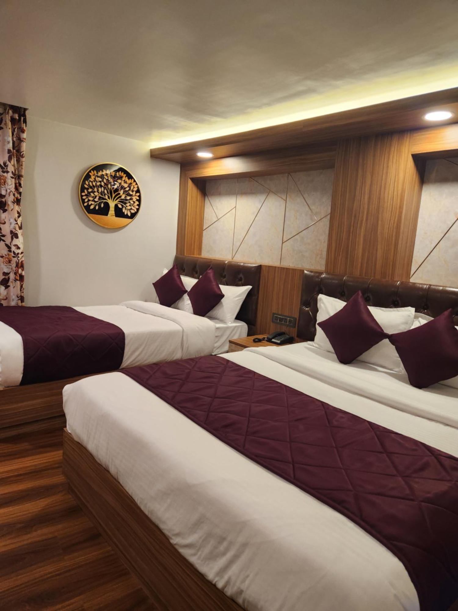 Hotel Luxury At Broadway Boutique Mall Road Chowrasta Near Mahakal Temple 3*