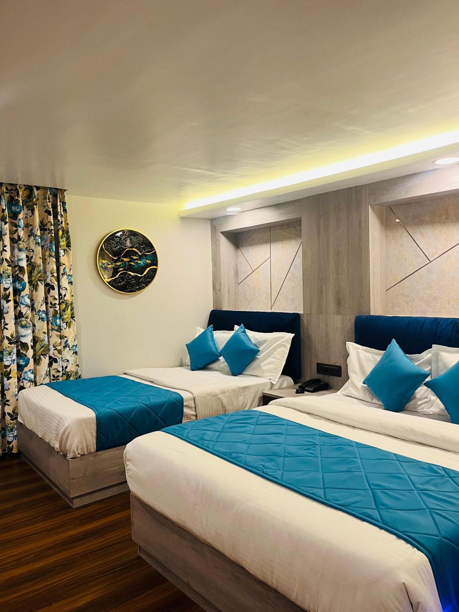 Luxury At Broadway Boutique Mall Road Chowrasta Near Mahakal Temple Hotel