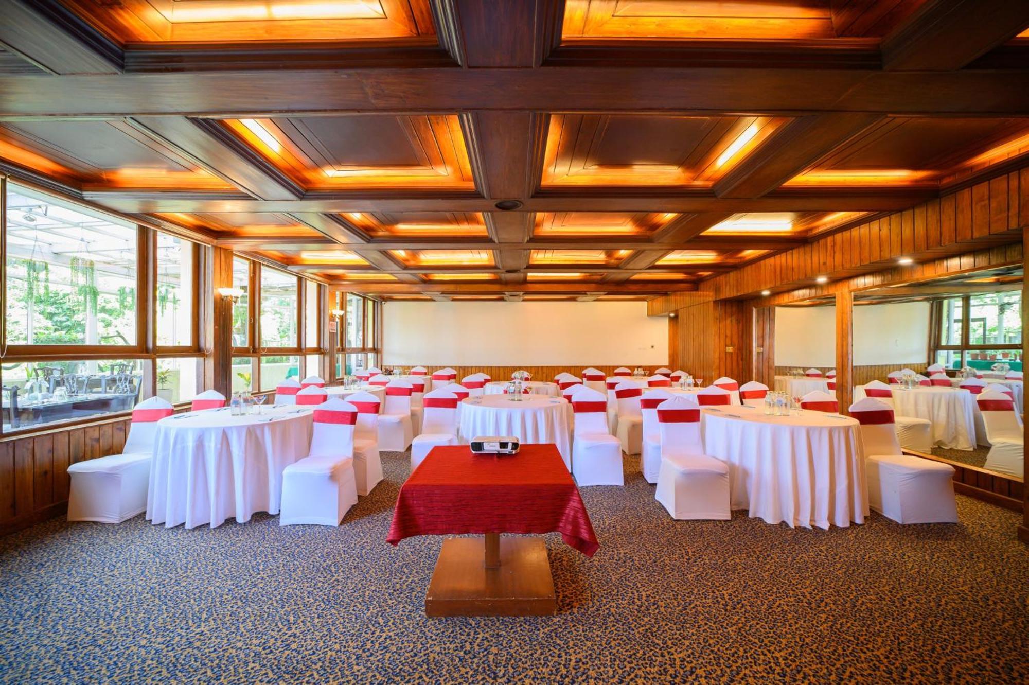 Sinclairs Darjeeling Hotel
