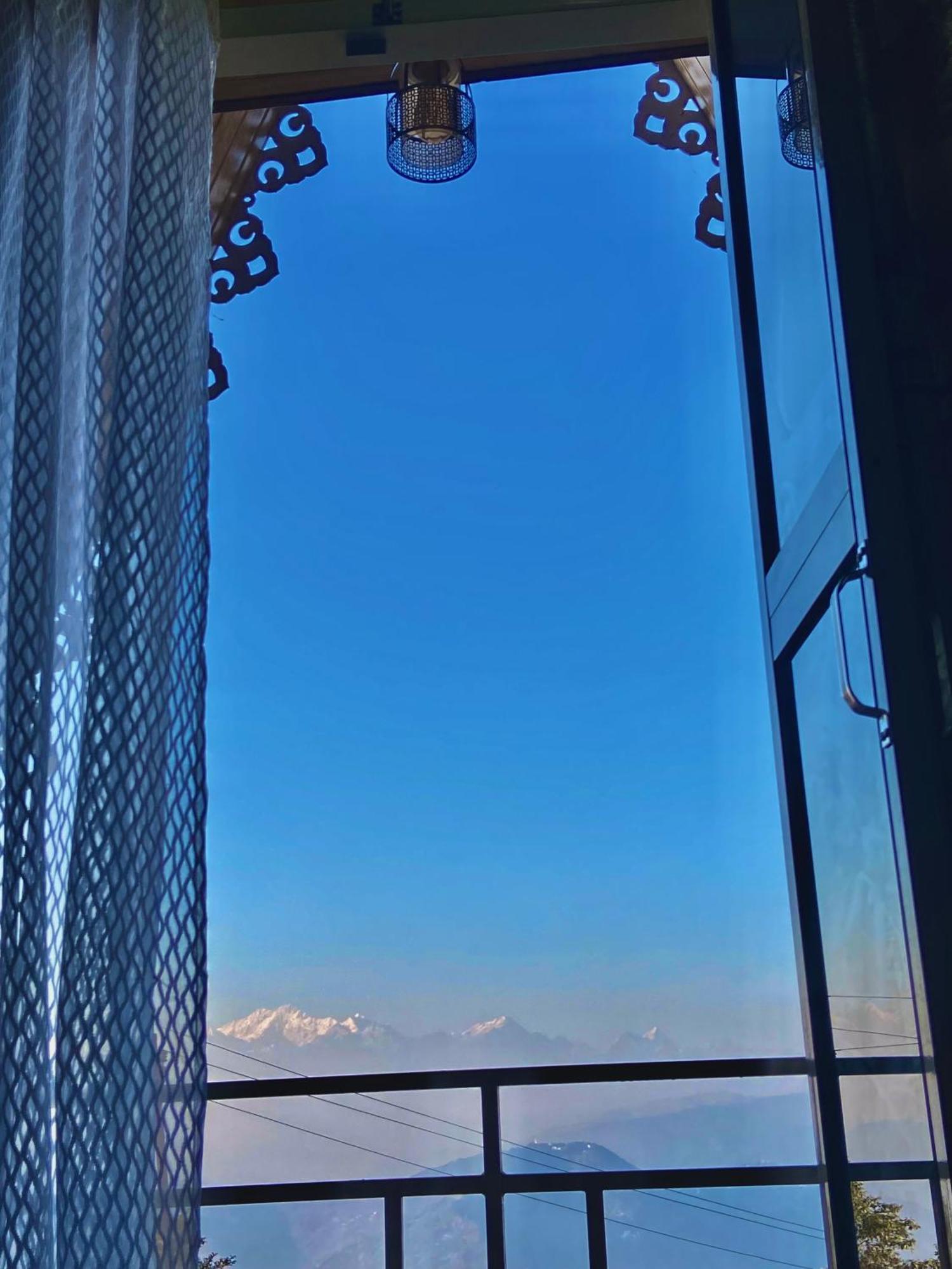 Sampriti Gharbas * Darjeeling (West Bengal)