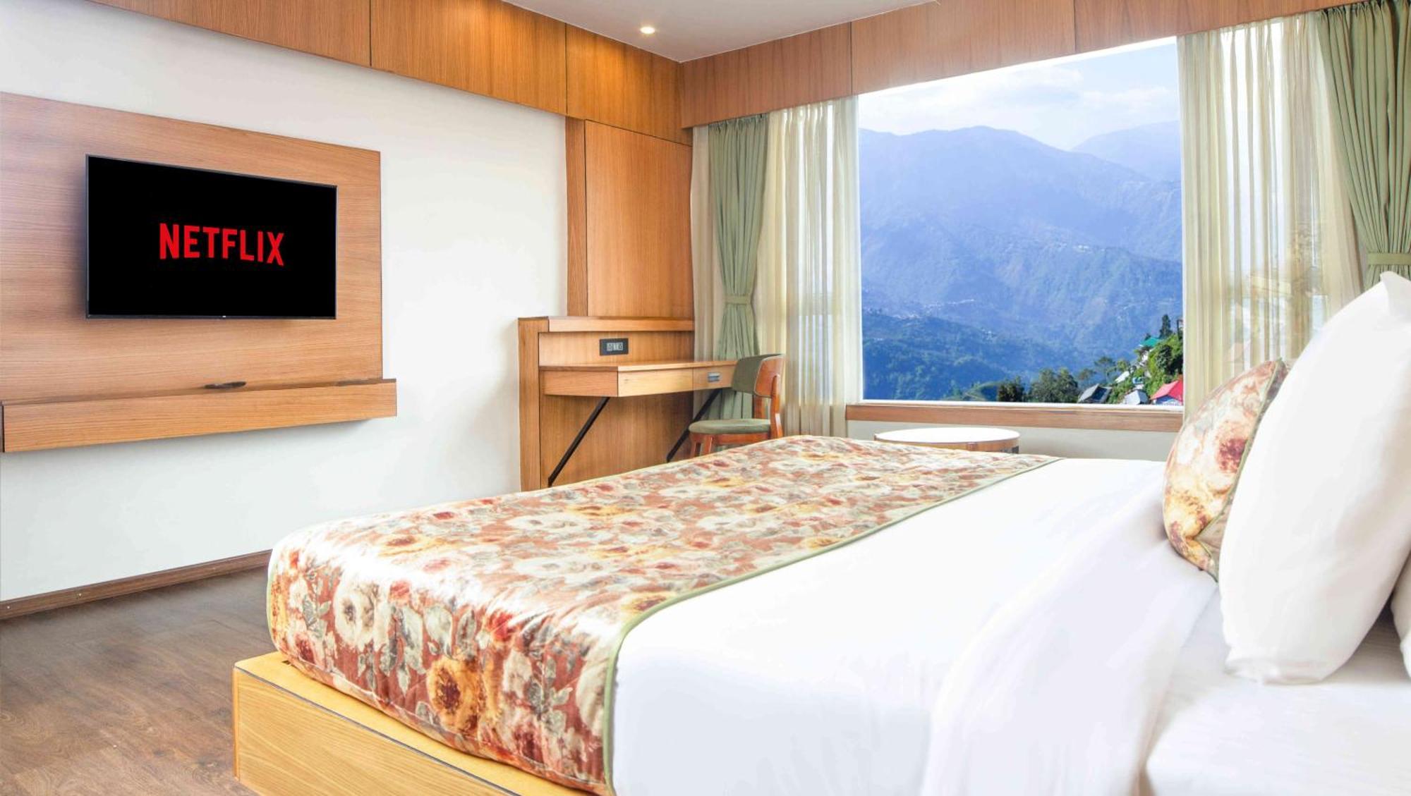 Summit Montana & At Mall Hotel 4*