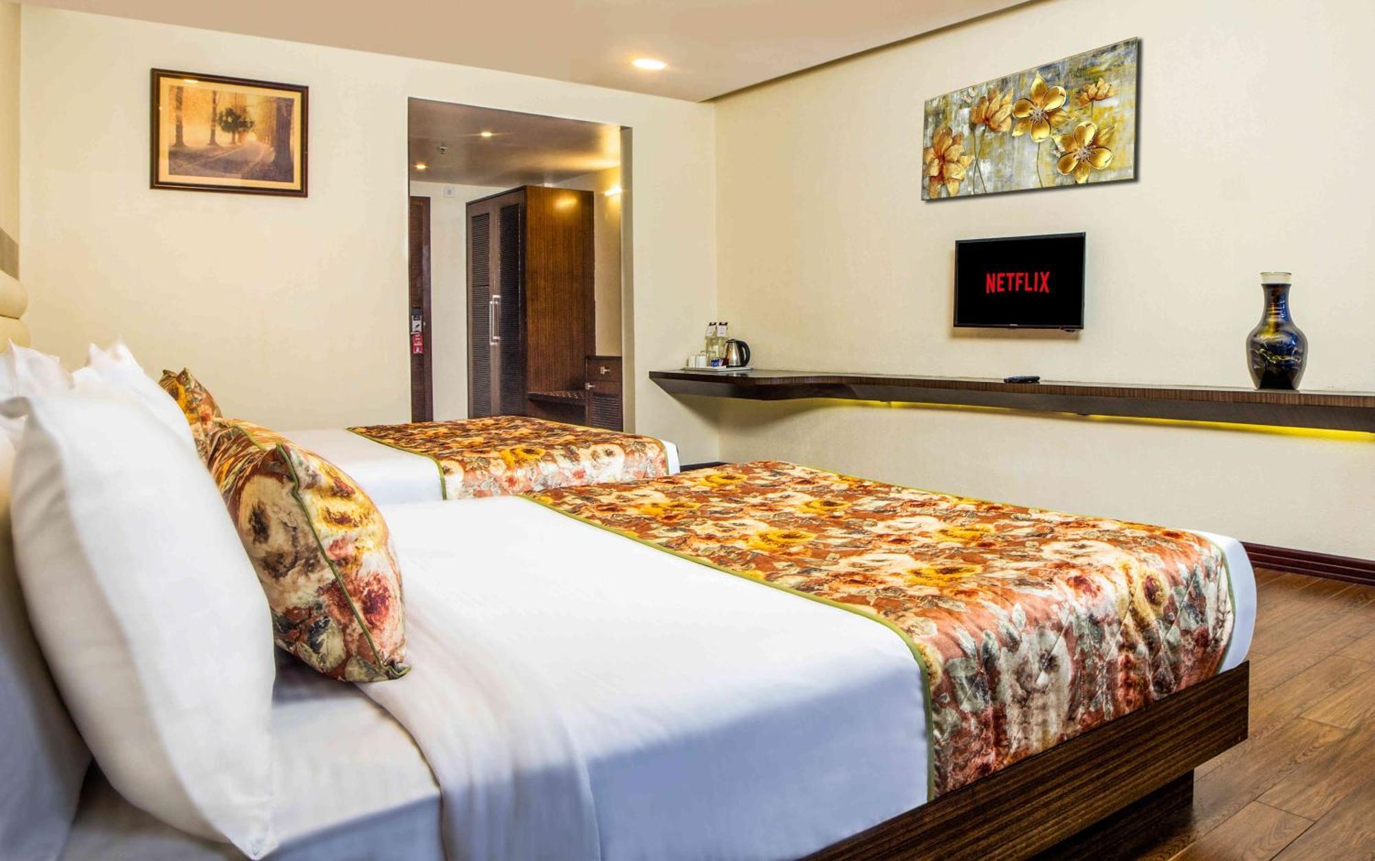 Summit Montana & At Mall Hotel