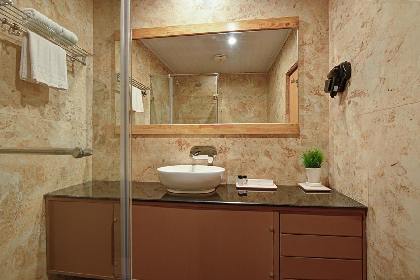 Summit Montana & At Mall 4*