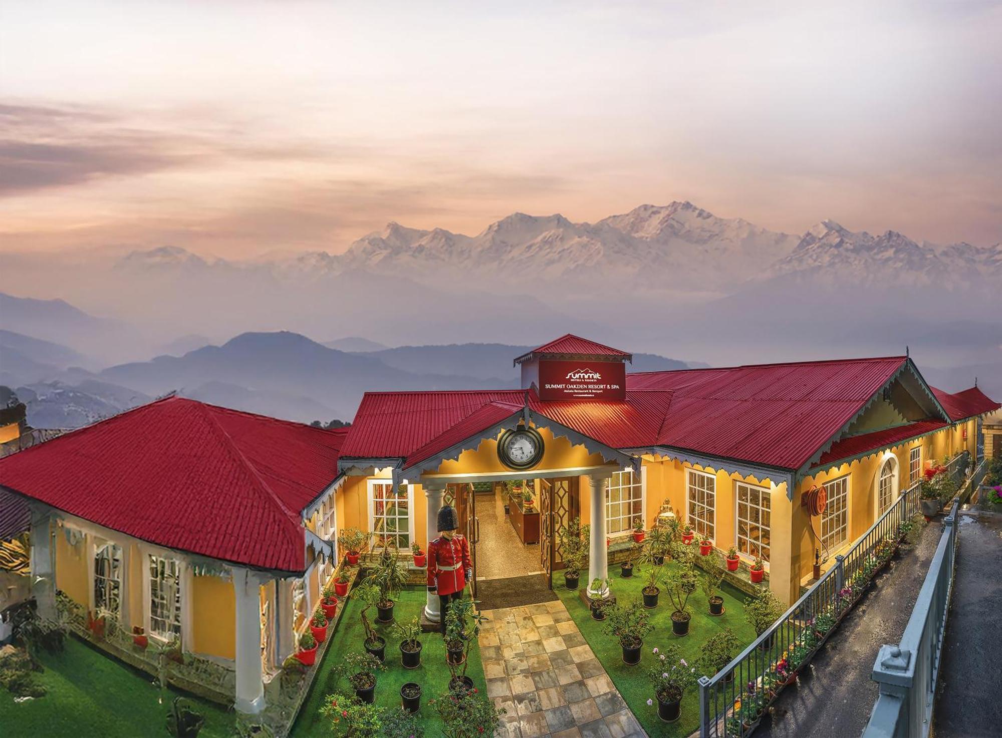 Summit Oakden & Mall Road Resort 4*