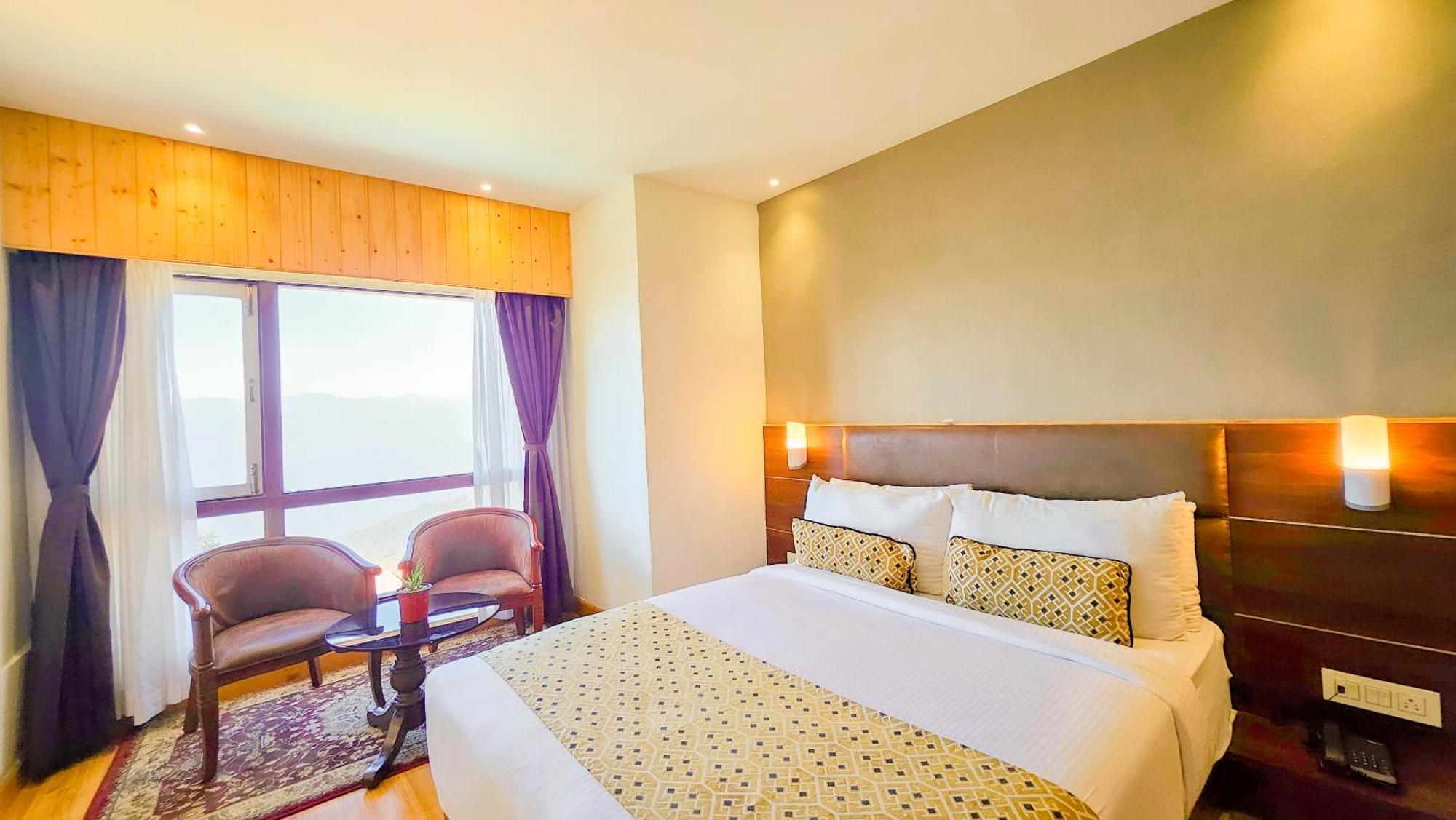 Sumitel Vista 800m From Mall Road 3*
