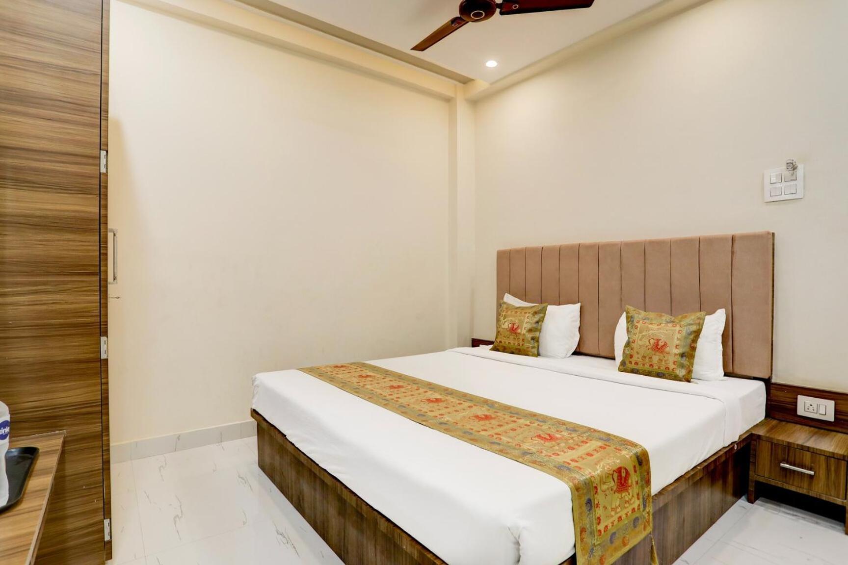 Hotel White Lotus Near Darjeeling Railway Station 3*