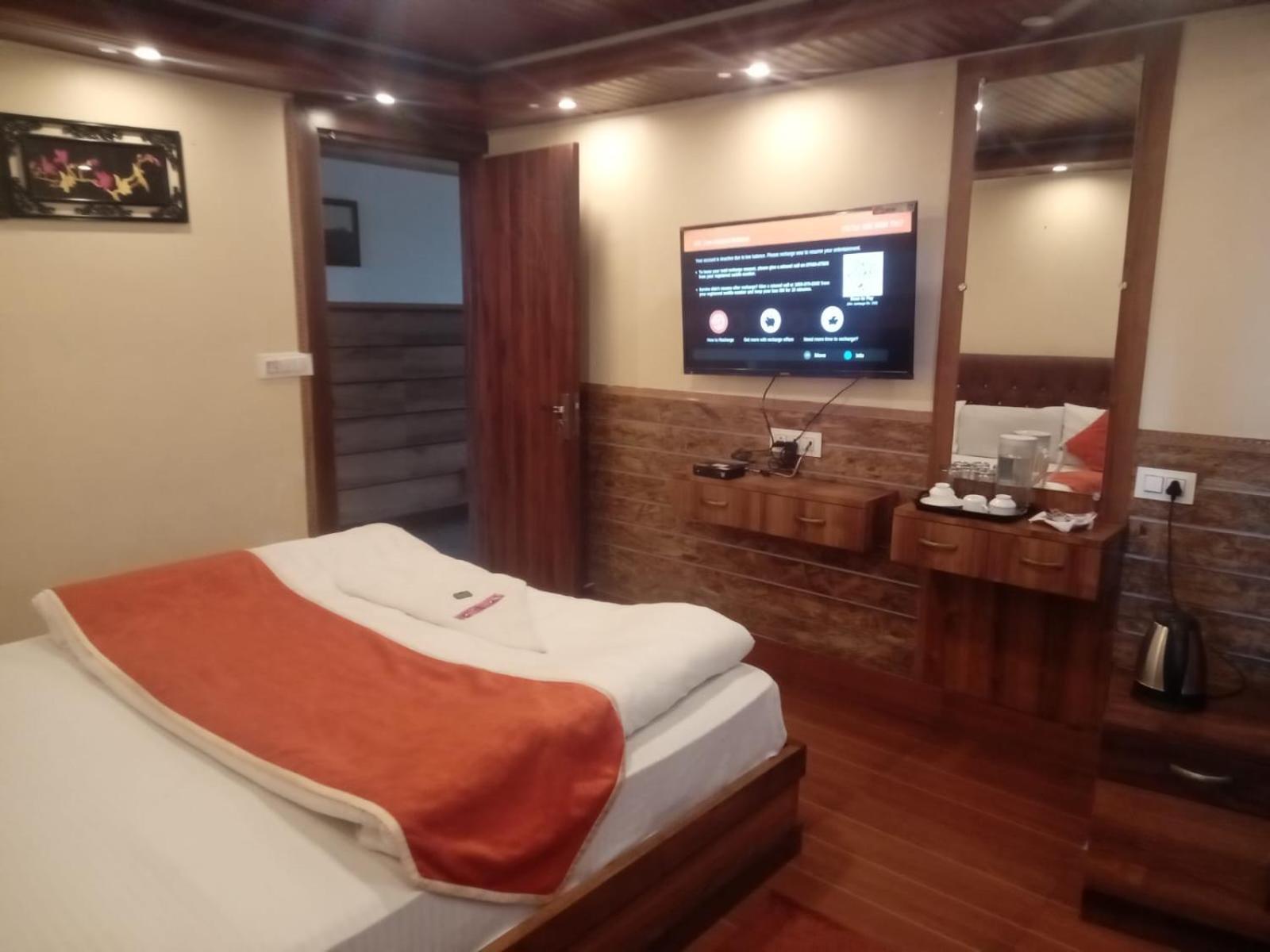Ratna Hotel