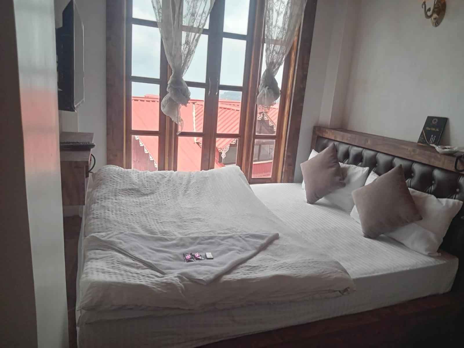 Hotel Ratna