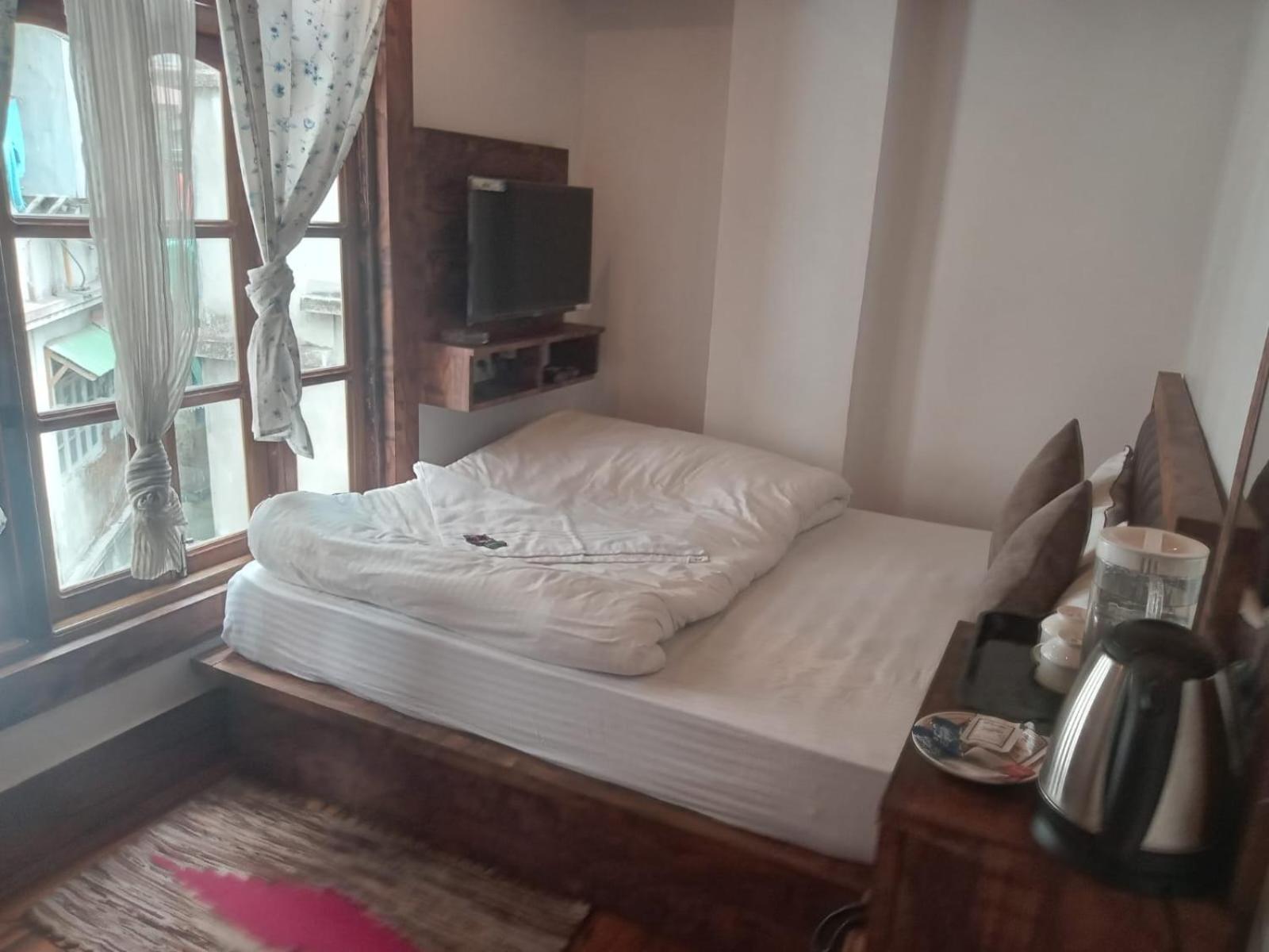 Ratna Hotel Darjeeling (West Bengal)