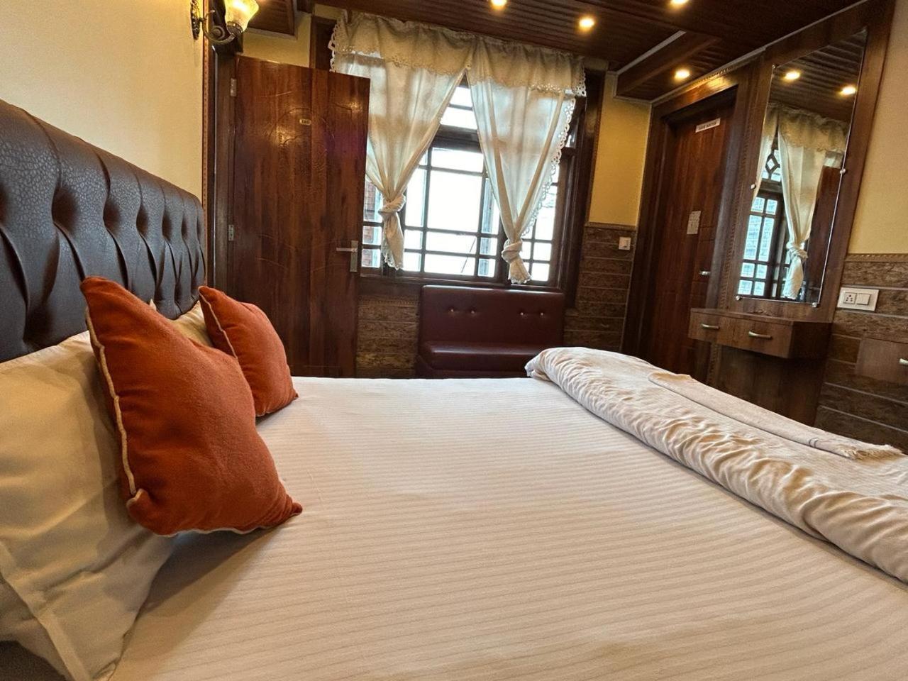 Hotel Ratna Darjeeling (West Bengal)