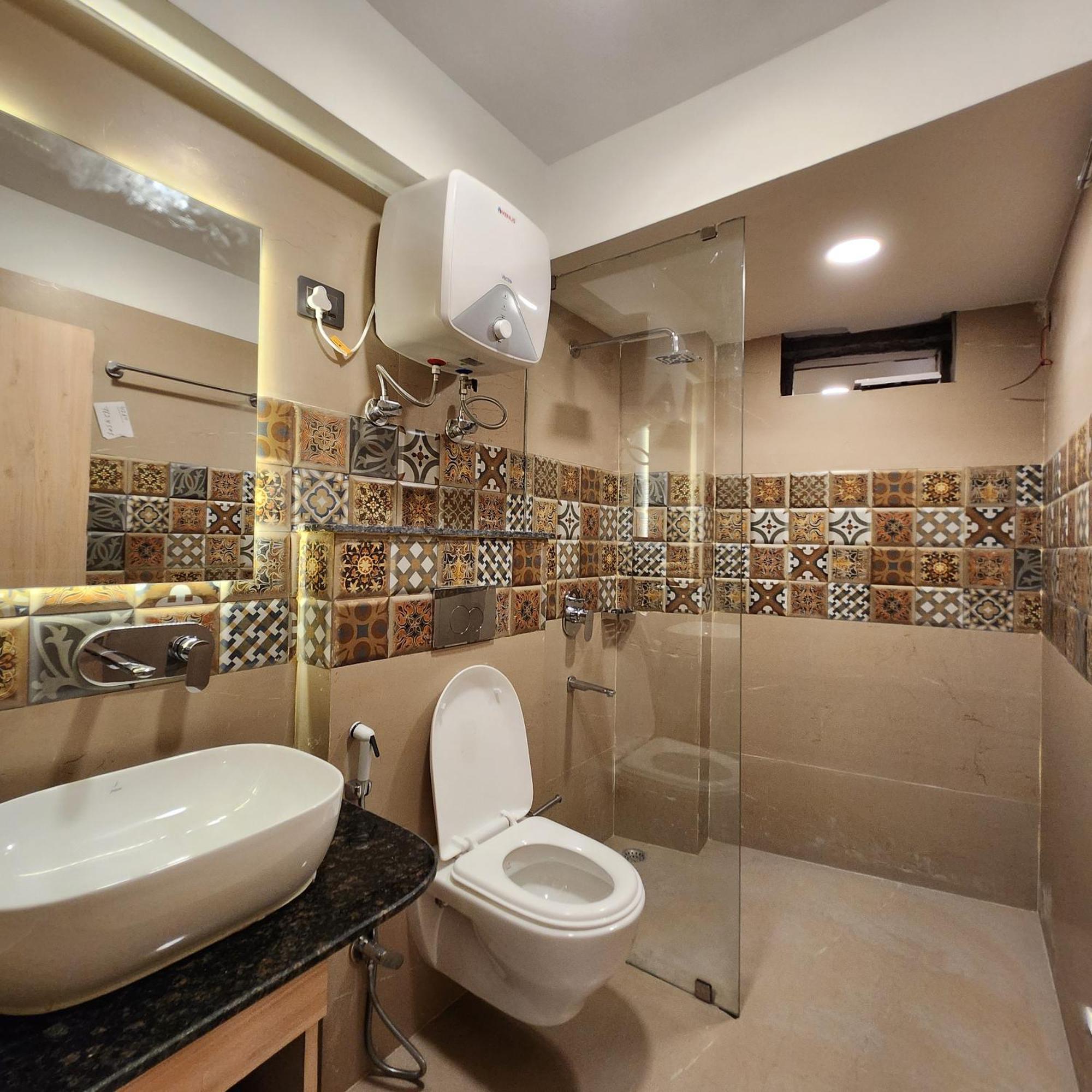 Hotel Luxury At Broadway Boutique Mall Road Chowrasta Near Mahakal Temple