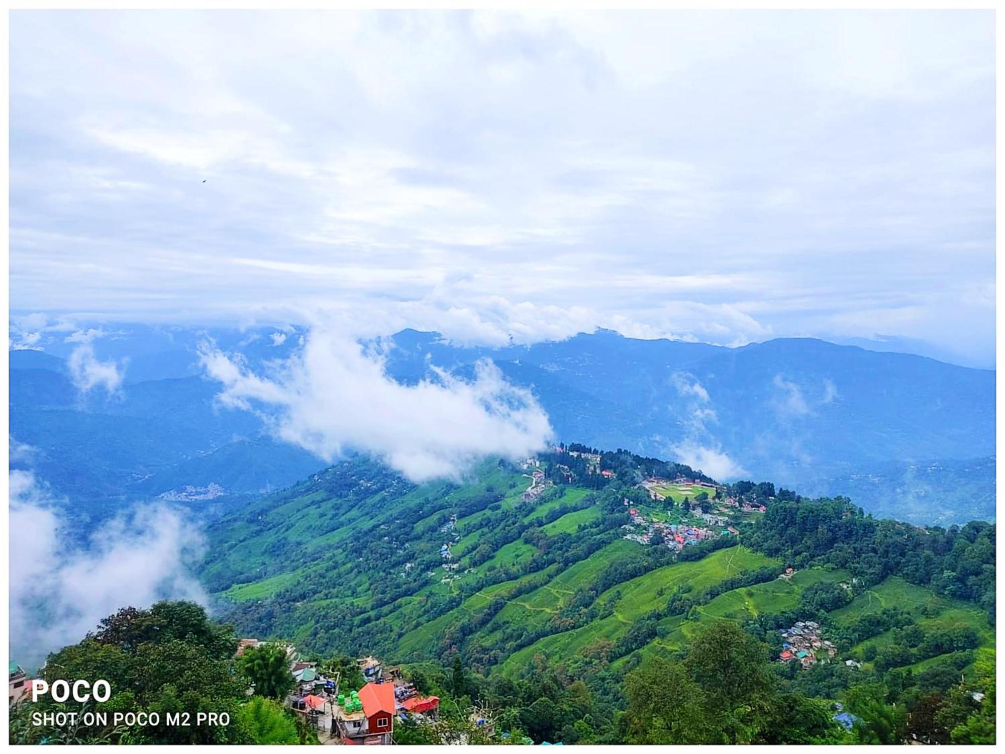 Darjeeling D R E A M L A N D Near Mall Road - Luxury & Spacious - Best Budget Hotel