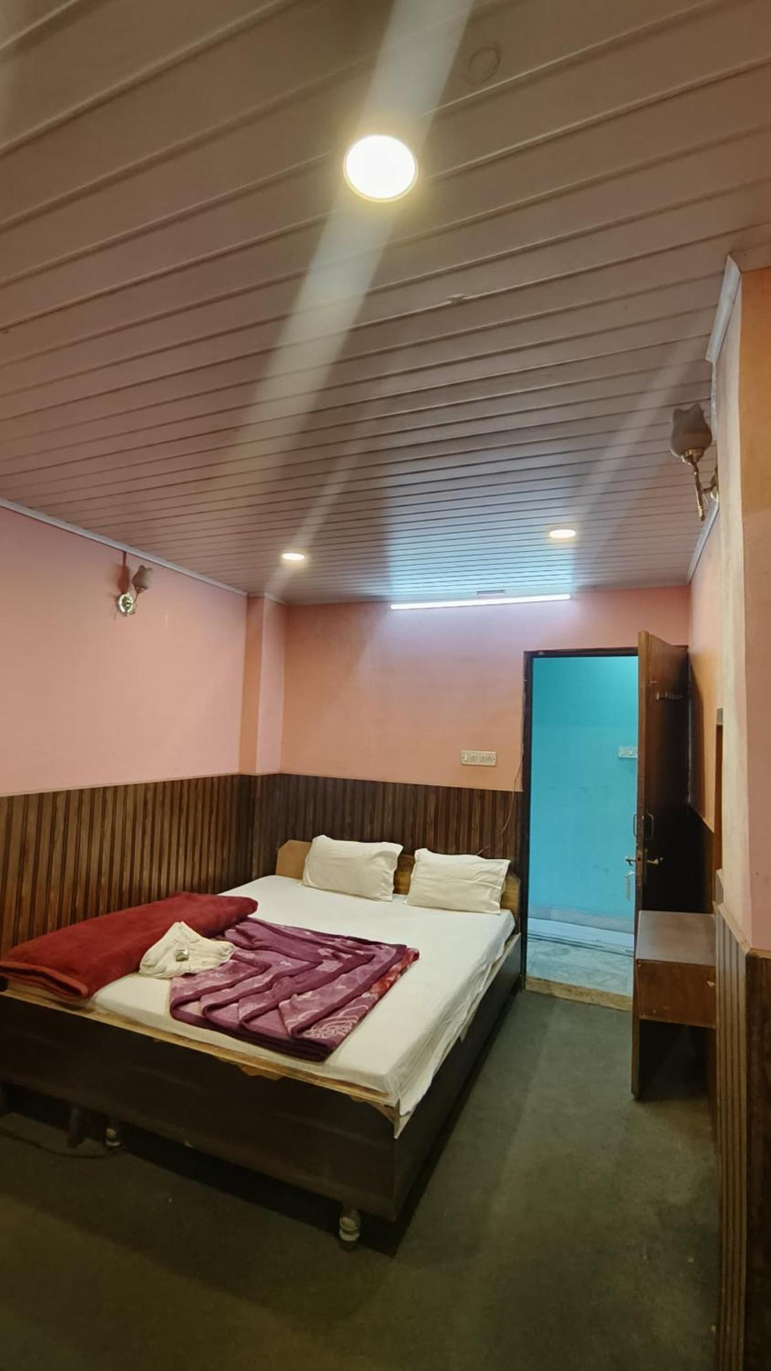 Shree Ram Palace Hotel *