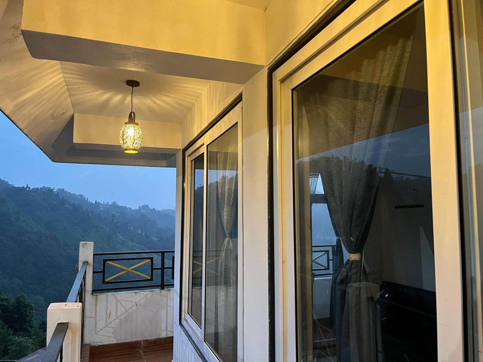 The Breeze 2 Bhk * Darjeeling (West Bengal)