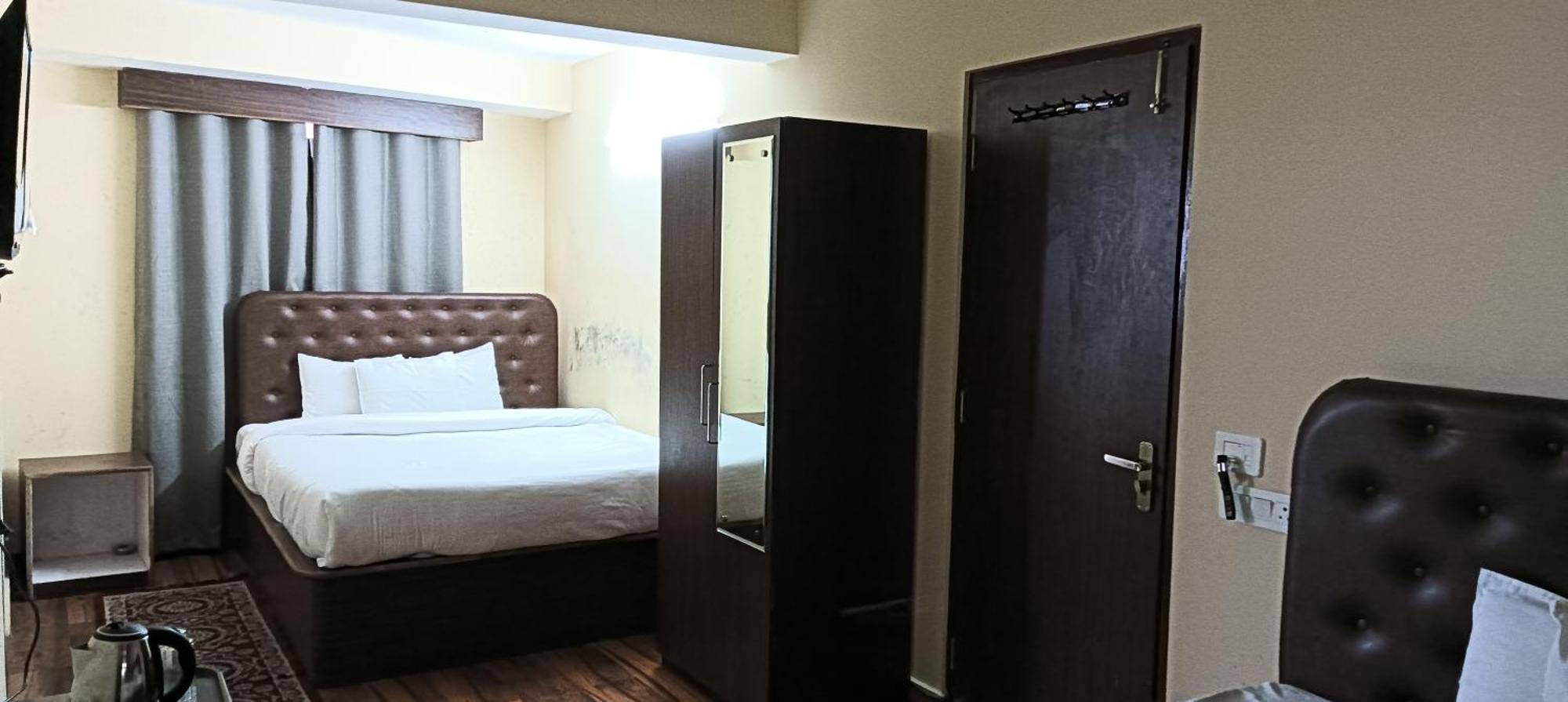 Kumud Residency 2*