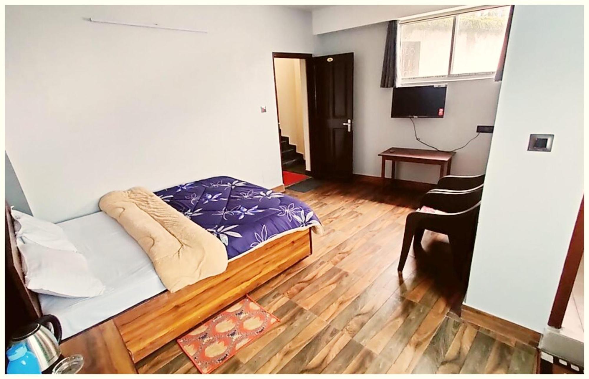 Hotel Darjeeling P I T S T O P Near Railway Station And Temple 4*