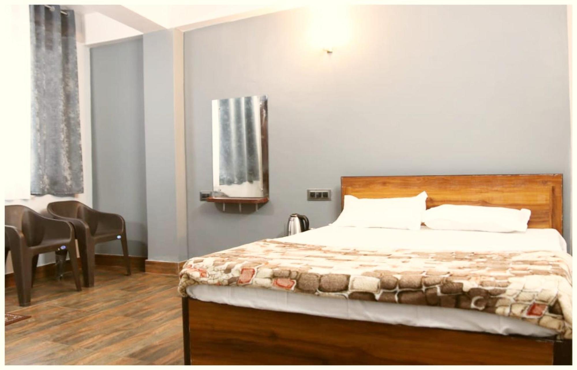 Darjeeling P I T S T O P Near Railway Station And Temple Hotel 4*