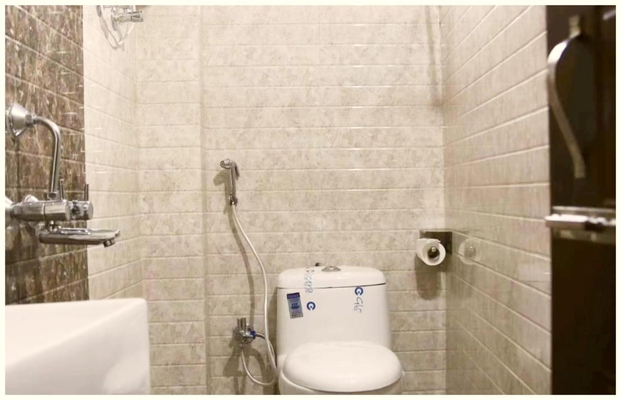 Darjeeling P I T S T O P Near Railway Station And Temple 4*