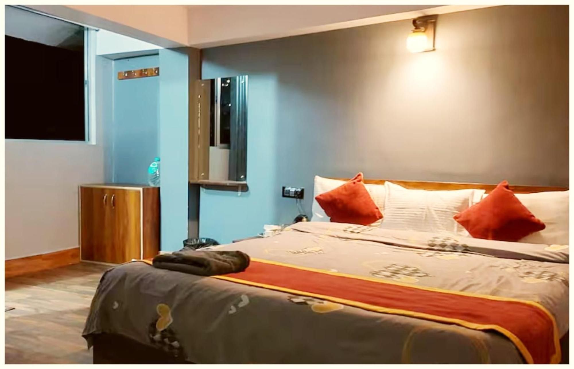 Darjeeling P I T S T O P Near Railway Station And Temple Hotel