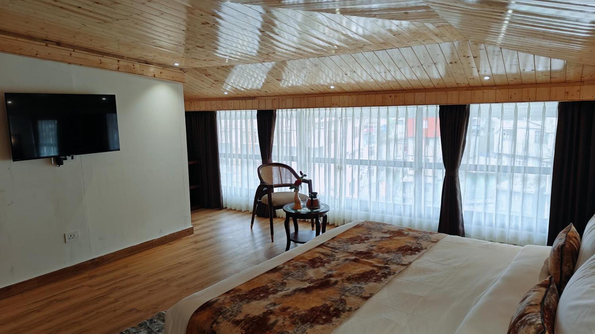 Sumitel Jb Park Hotel 3*