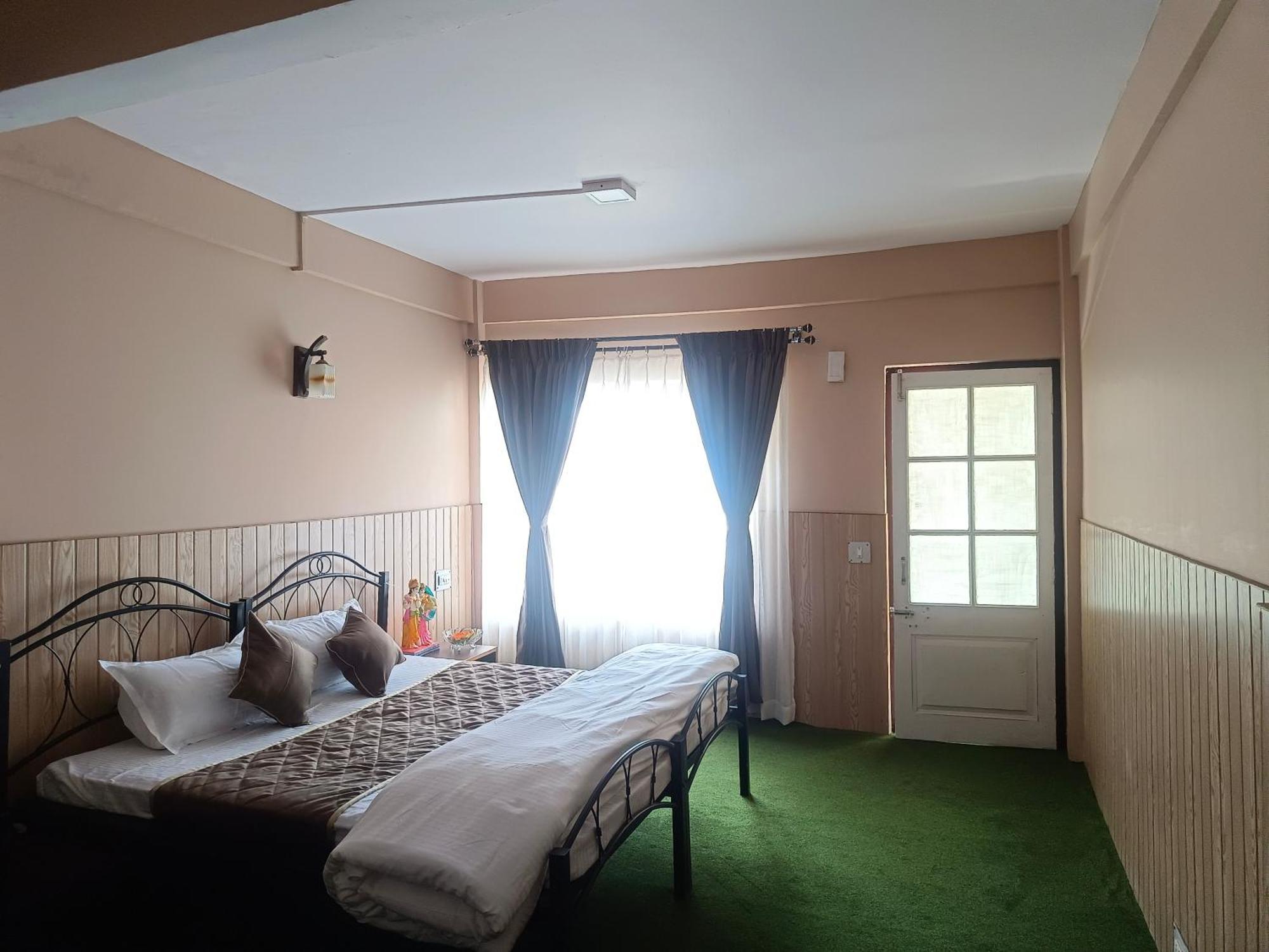 Sri Vrindavan Guest house *