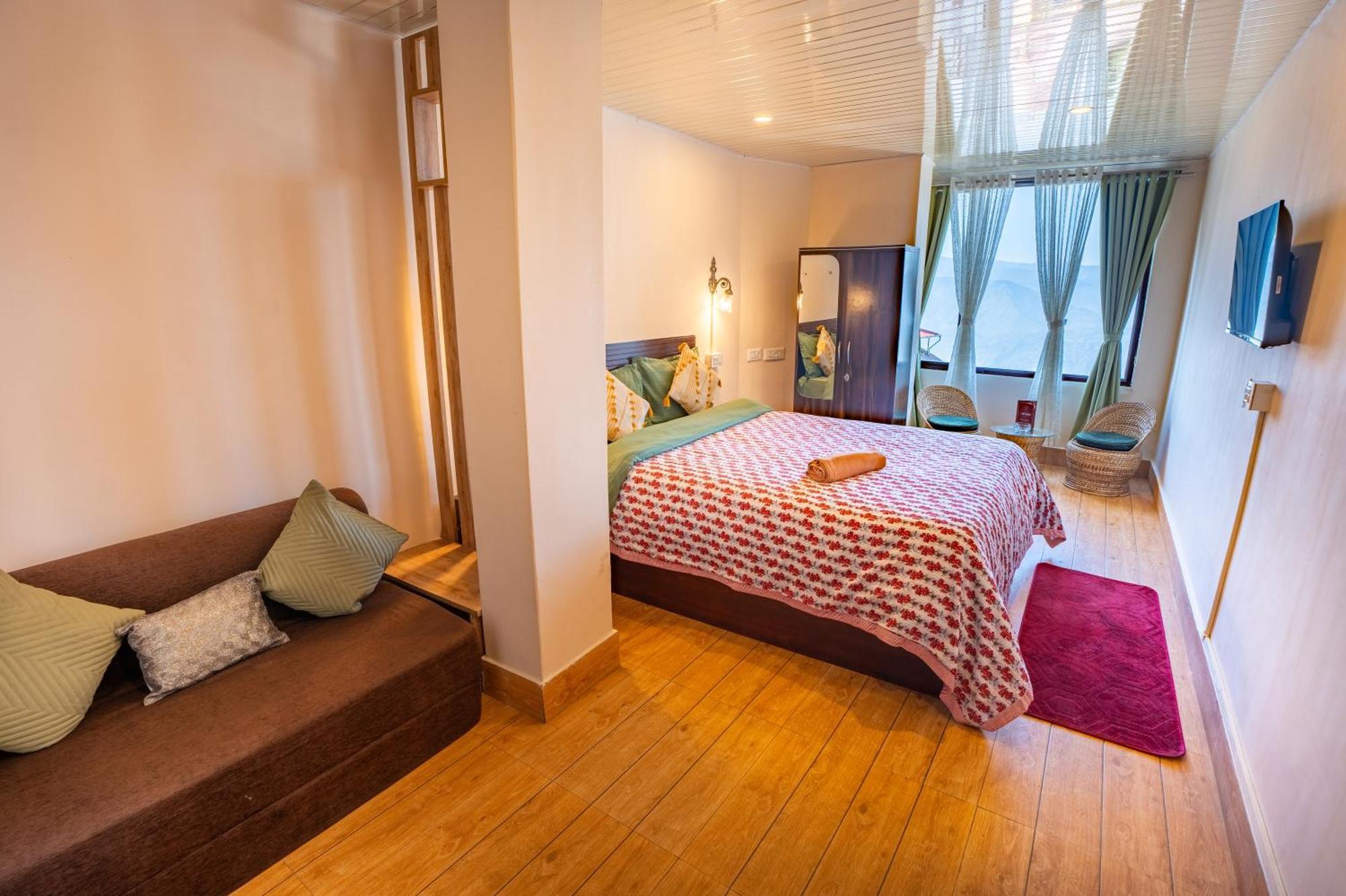 Monratino Himadrie -2 Mins Walk From Mall Road - Have Kanchenjunga Mountain View Bed & Breakfast