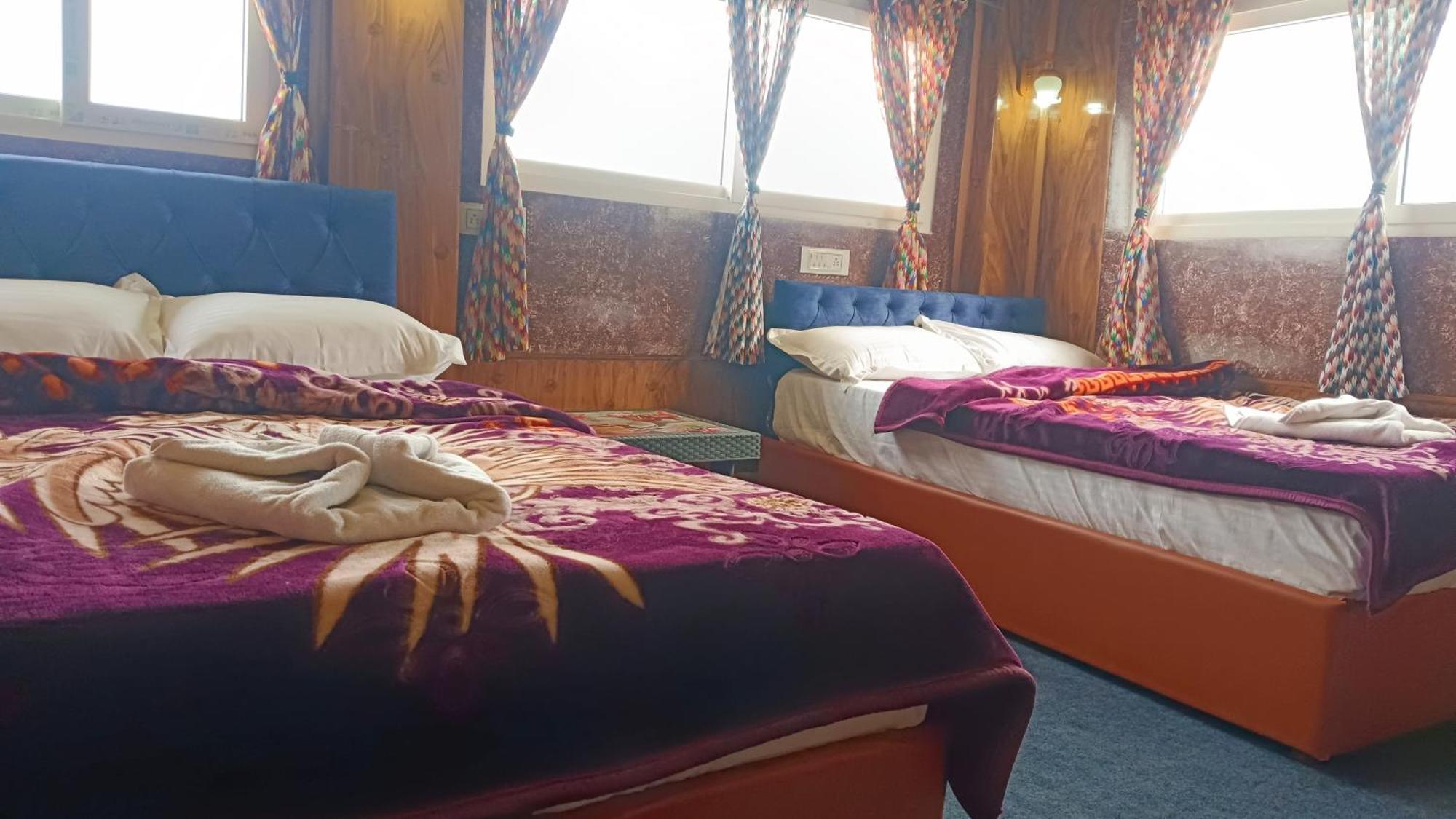 Mountain View Darjeeling Homestay *