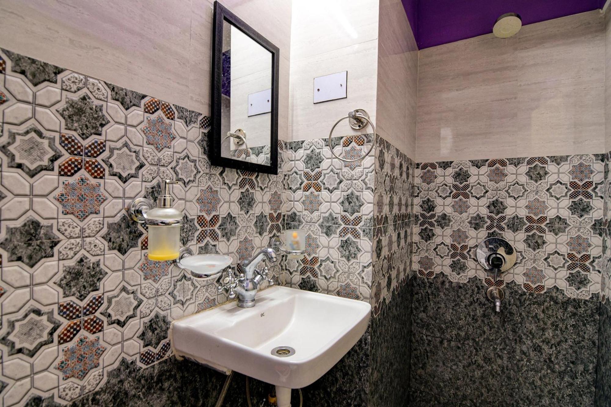 O Maruti Luxury Darjeeling (West Bengal)