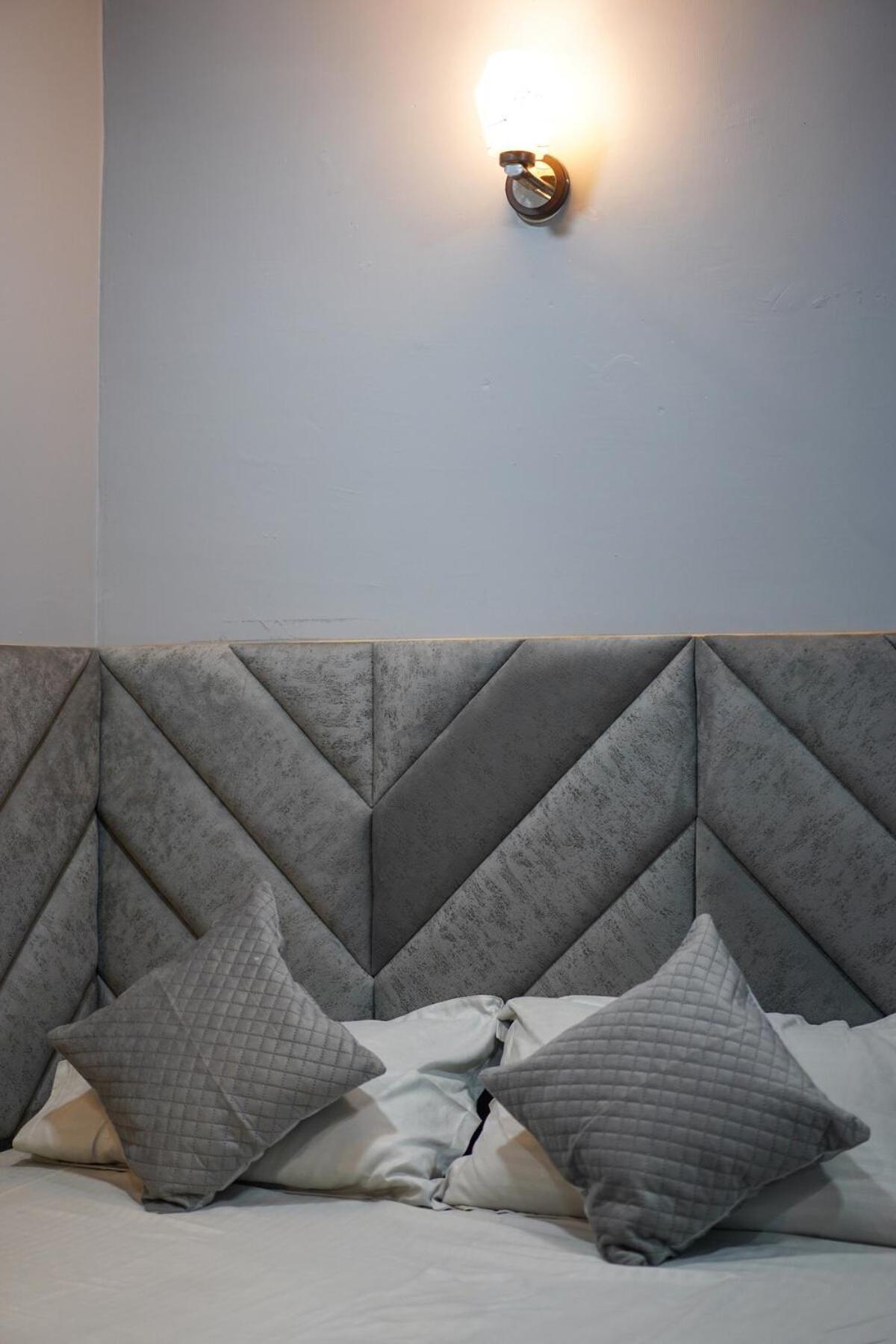 Moutain Souls A 3bhk Apartment *