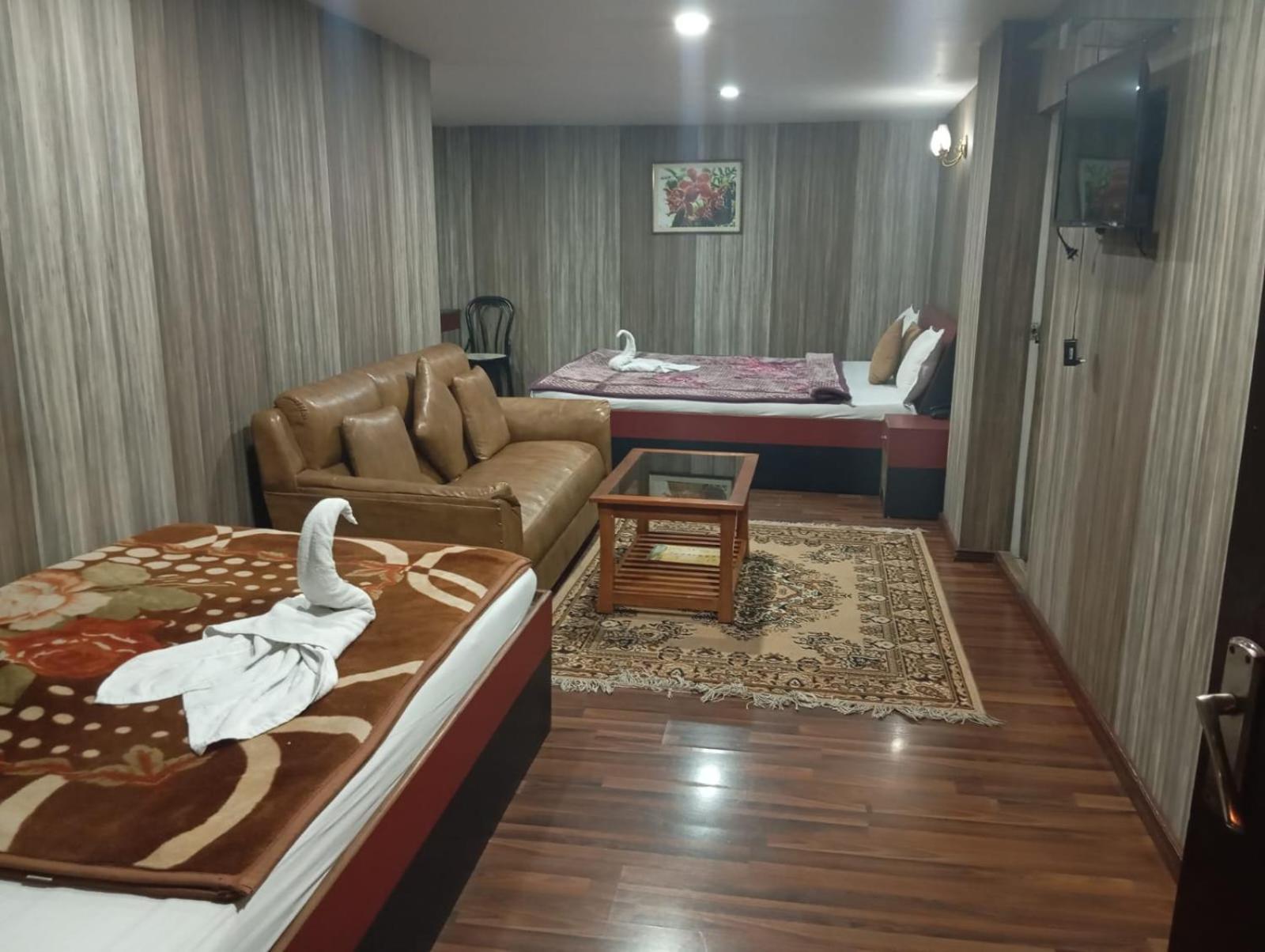 Red Rose Mountain Hotel *