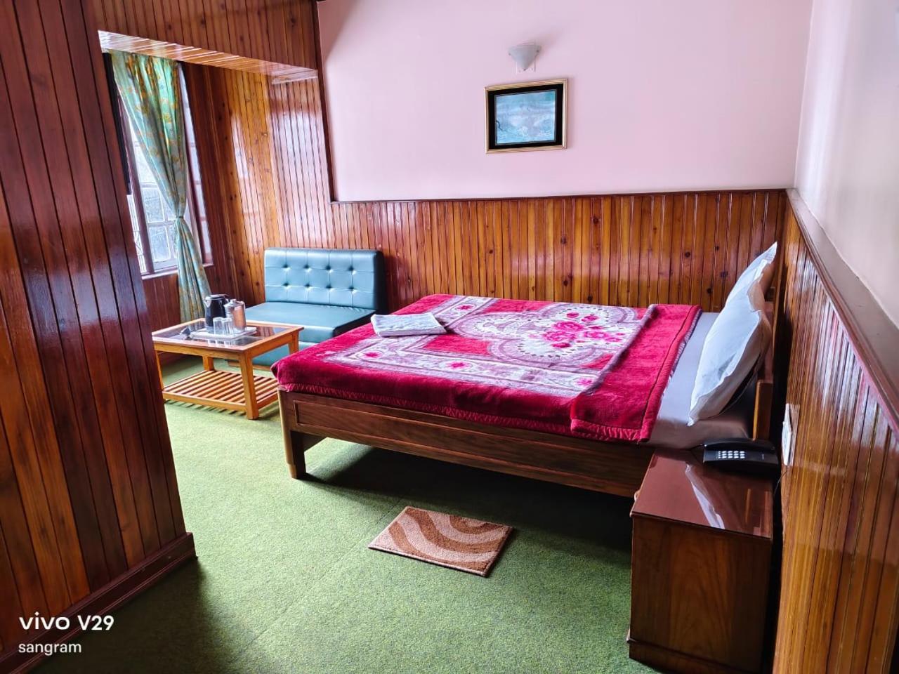 Red Rose Mountain Hotel Darjeeling (West Bengal)