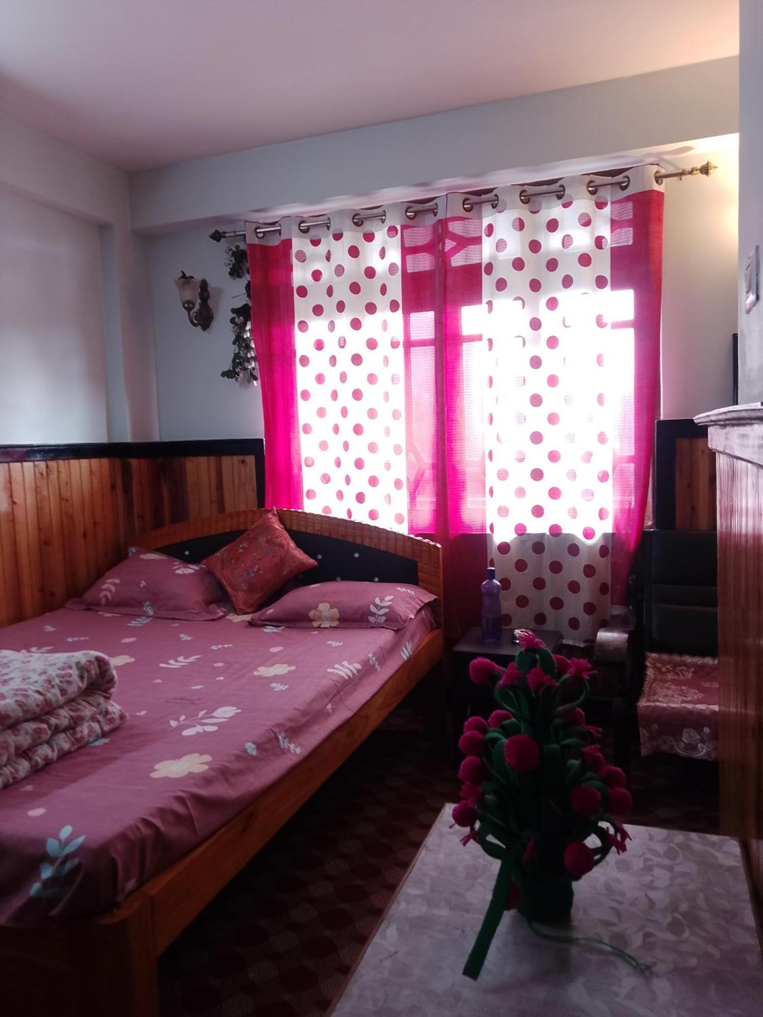 Shantikunj Homestay-upper Batasia, Darjeeling *