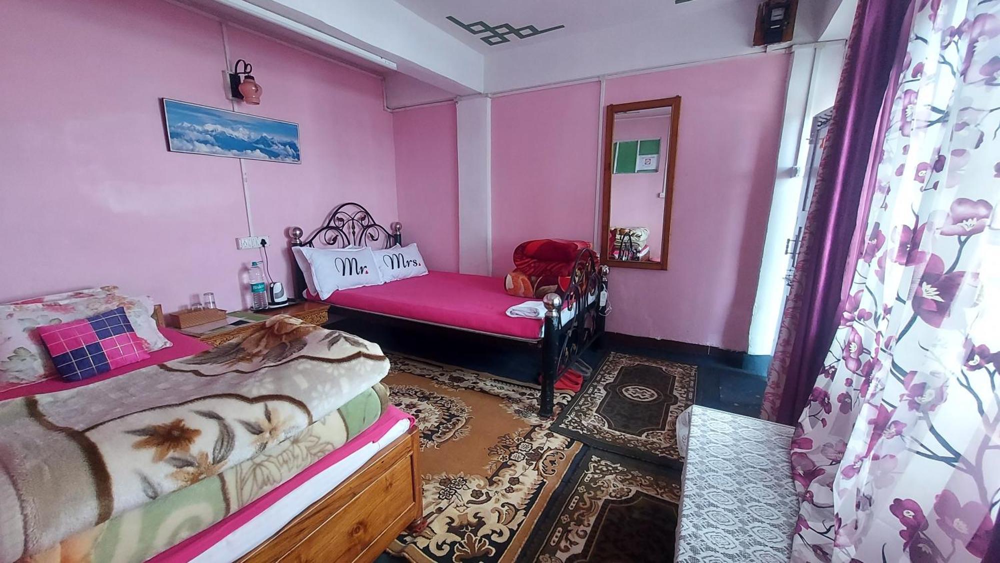Homestay Viraj Kunj *