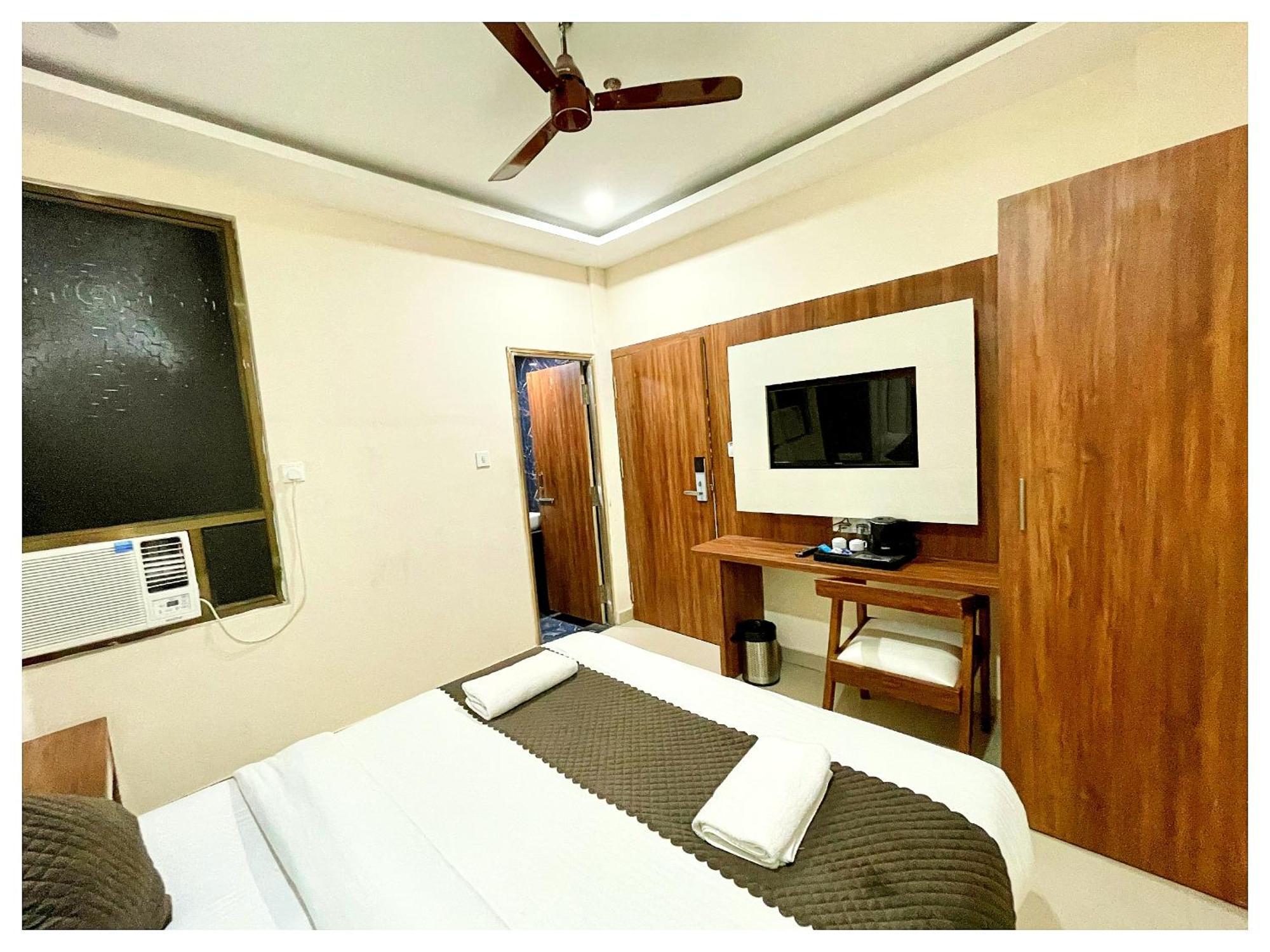 Hotel Luxuary Himalayan # Orchid - Restaurant And Free Wi-fi Facilities - Hygiene & Spacious - A Rated In Darjeeling