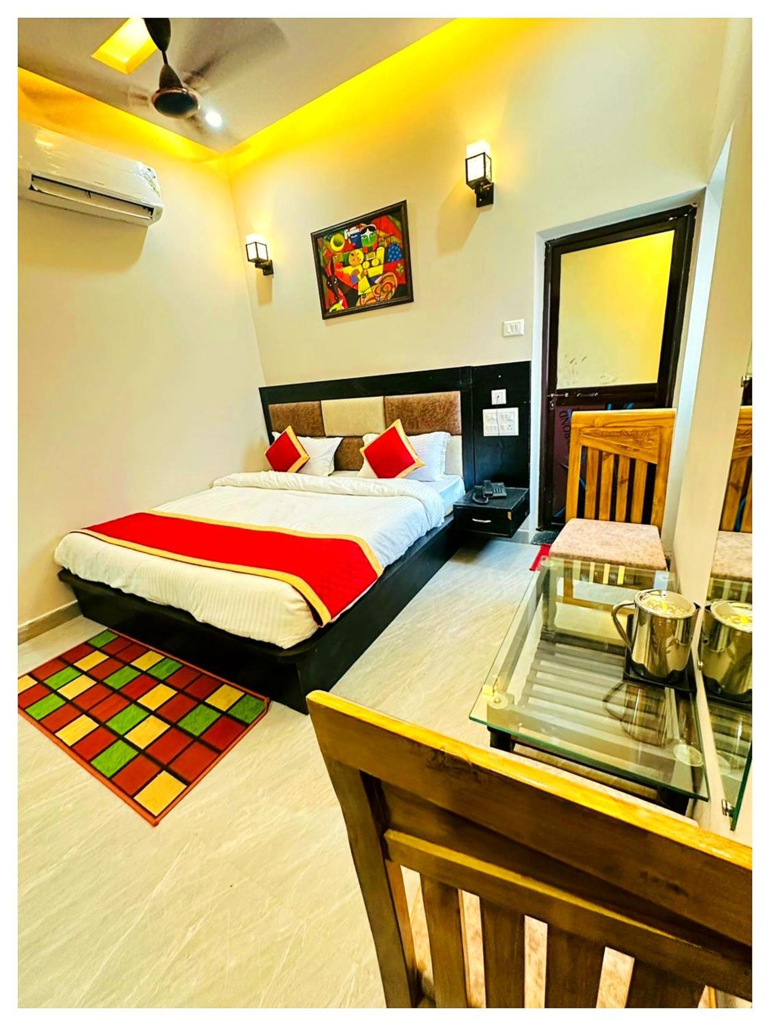 A Premium Ganga Palace Near Mall Road - Wifi - Service 3*