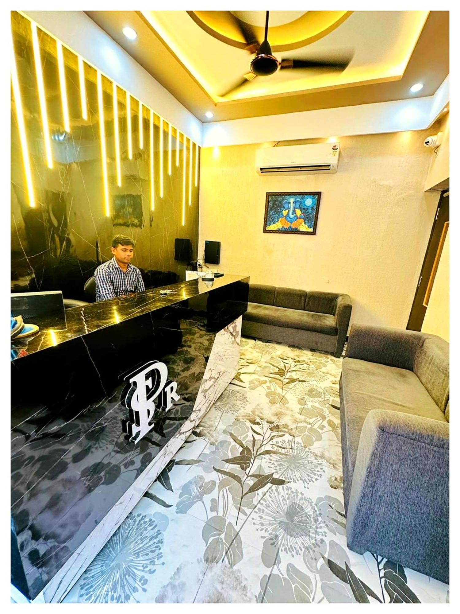 A Premium Ganga Palace Near Mall Road - Wifi - Service Hotel