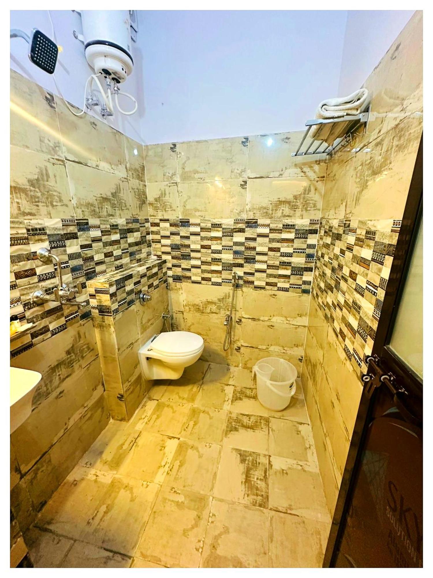 A Premium Ganga Palace Near Mall Road - Wifi - Service