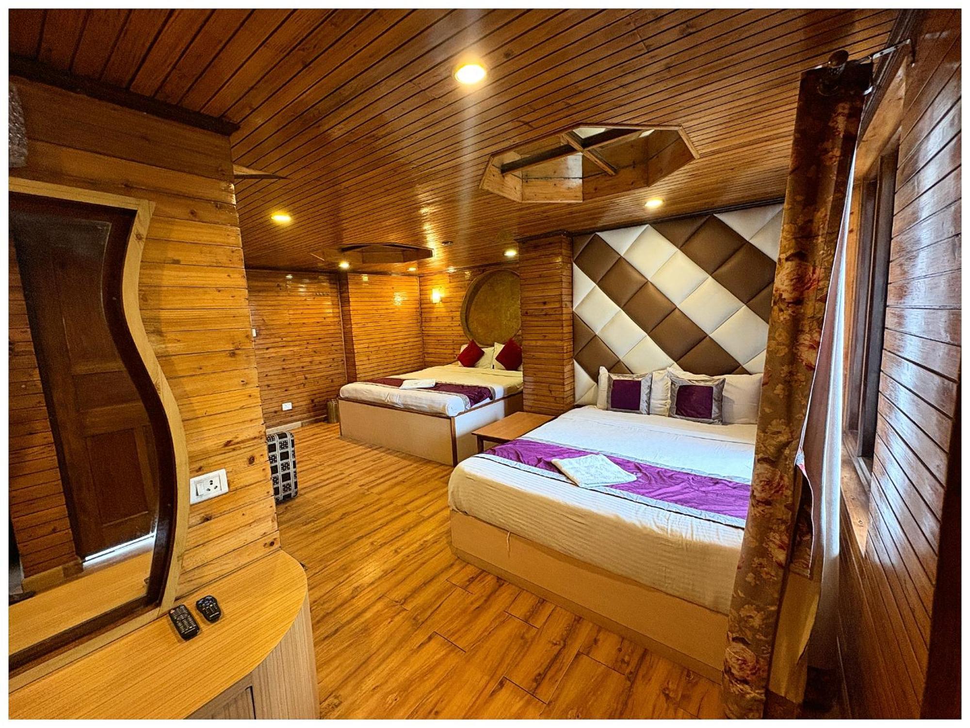 Broadway Annecy Darjeeling - Near Mall Road With Luxury & Spacious - Book Now 4*