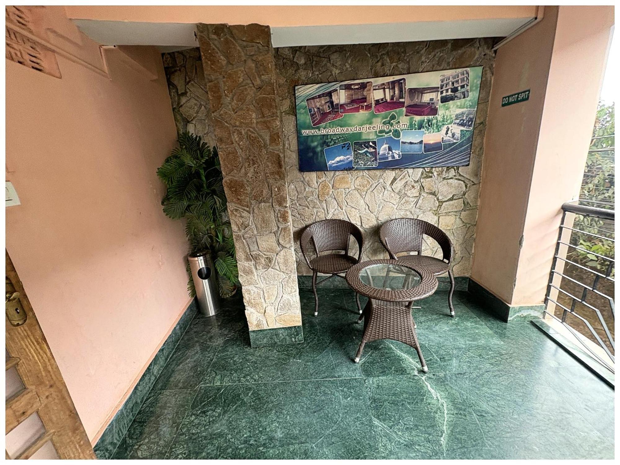 Broadway Annecy Darjeeling - Near Mall Road With Luxury & Spacious - Book Now Hotel