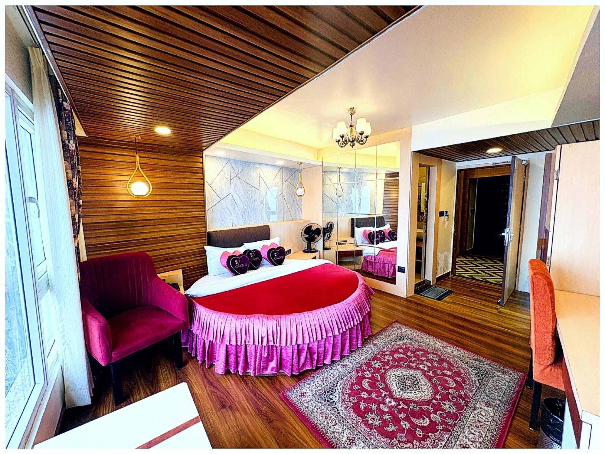 Broadway Boutique Mall Road Darjeeling - A Premium Luxury With Valley View