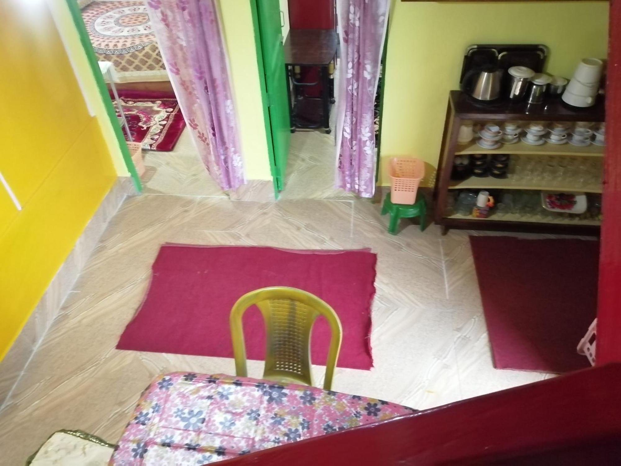 Deepahomestay Gairi Gown *