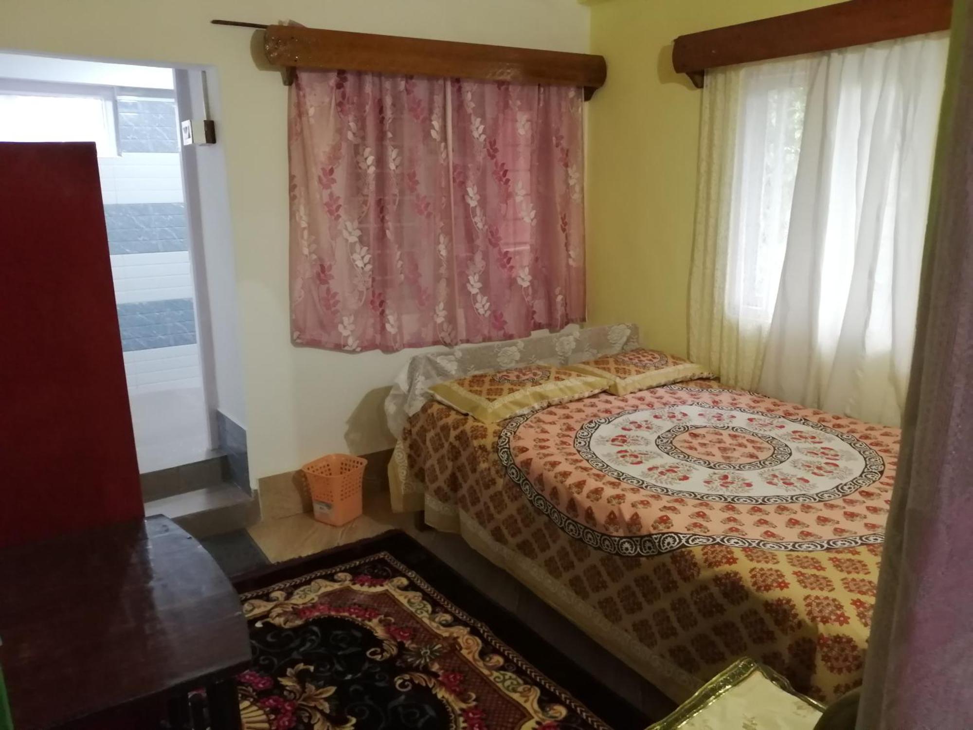 Deepahomestay Gairi Gown