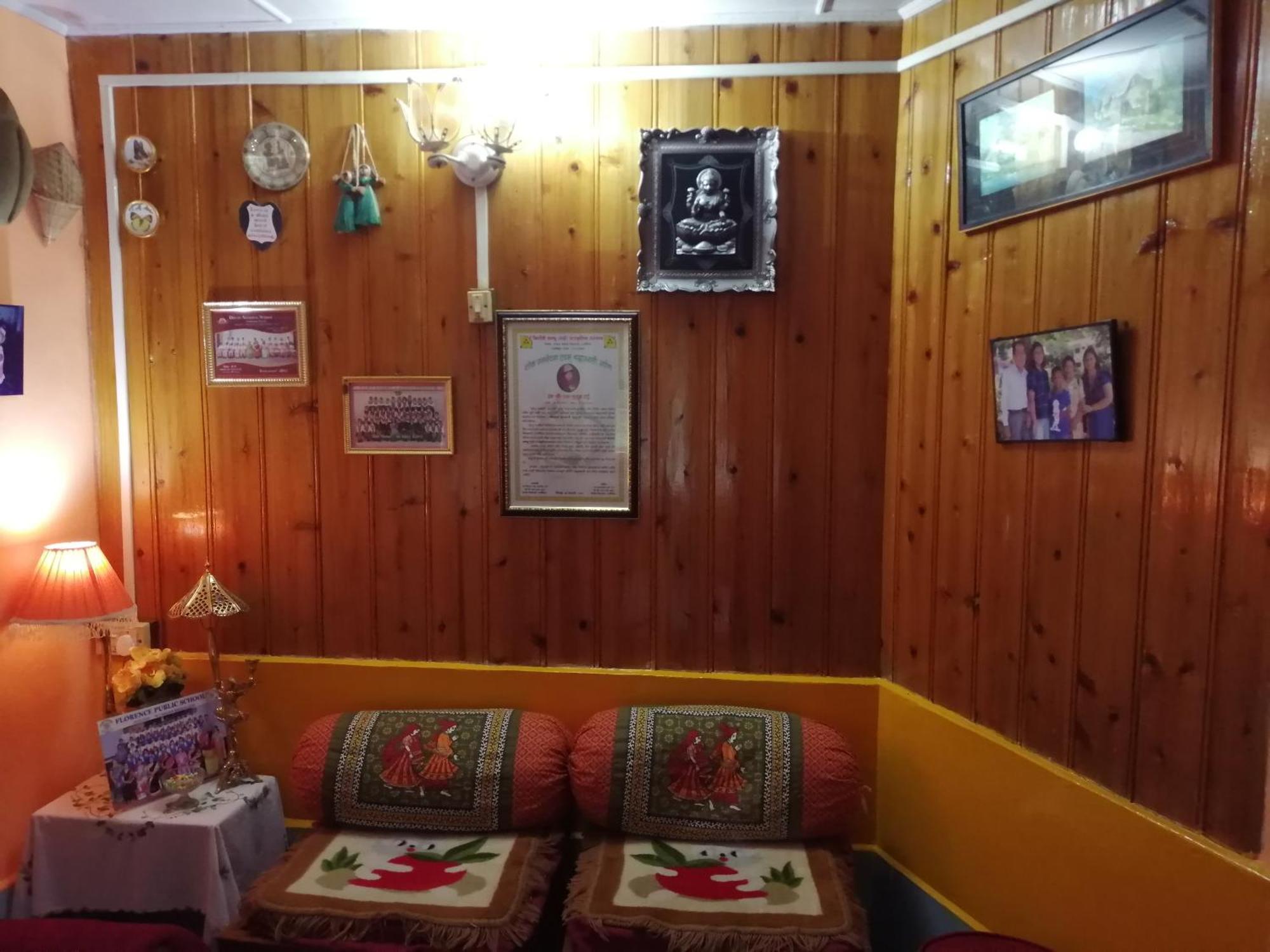Deepahomestay Gairi Gown
